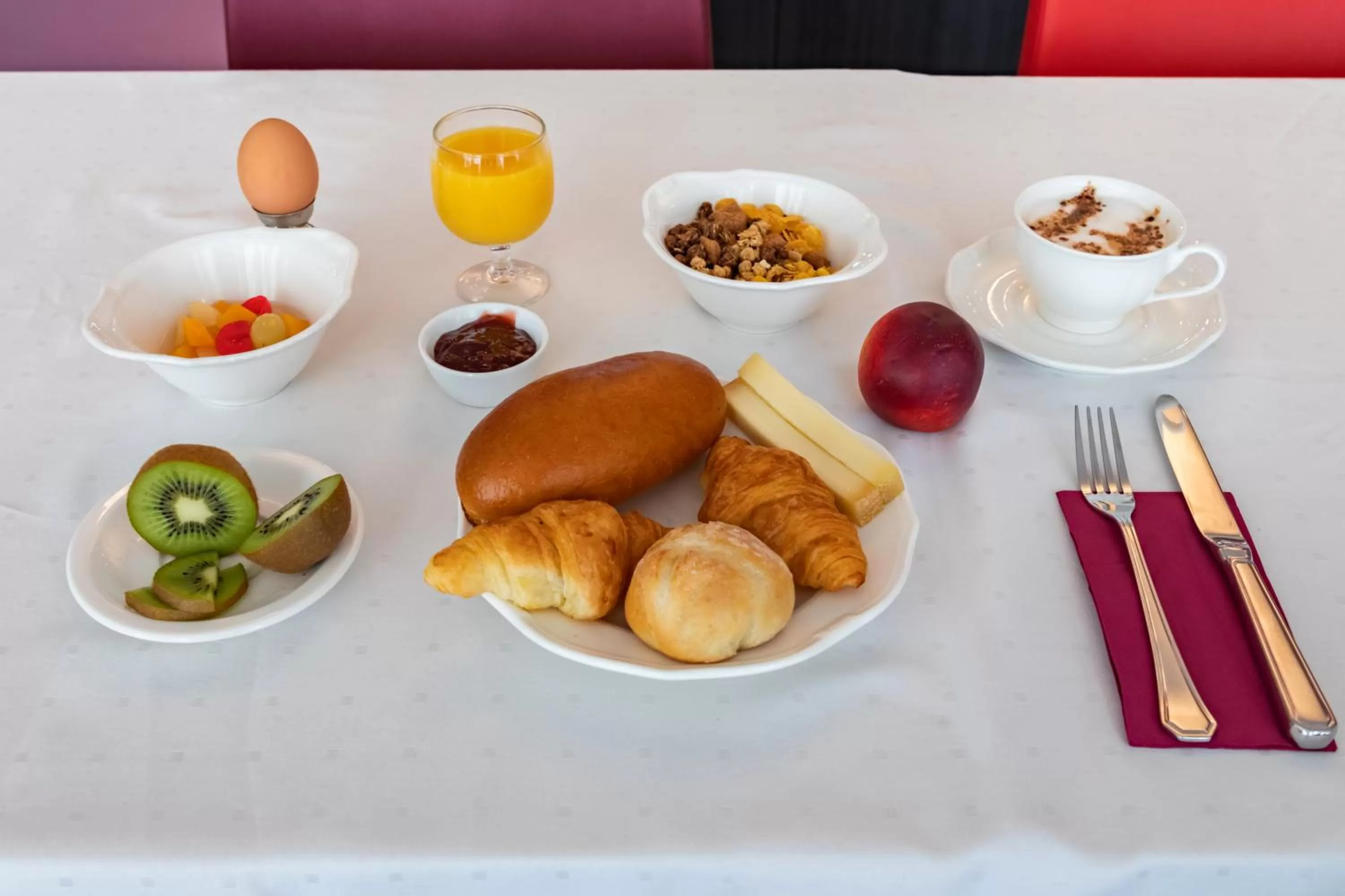 Food and drinks in Hôtel Les Nations