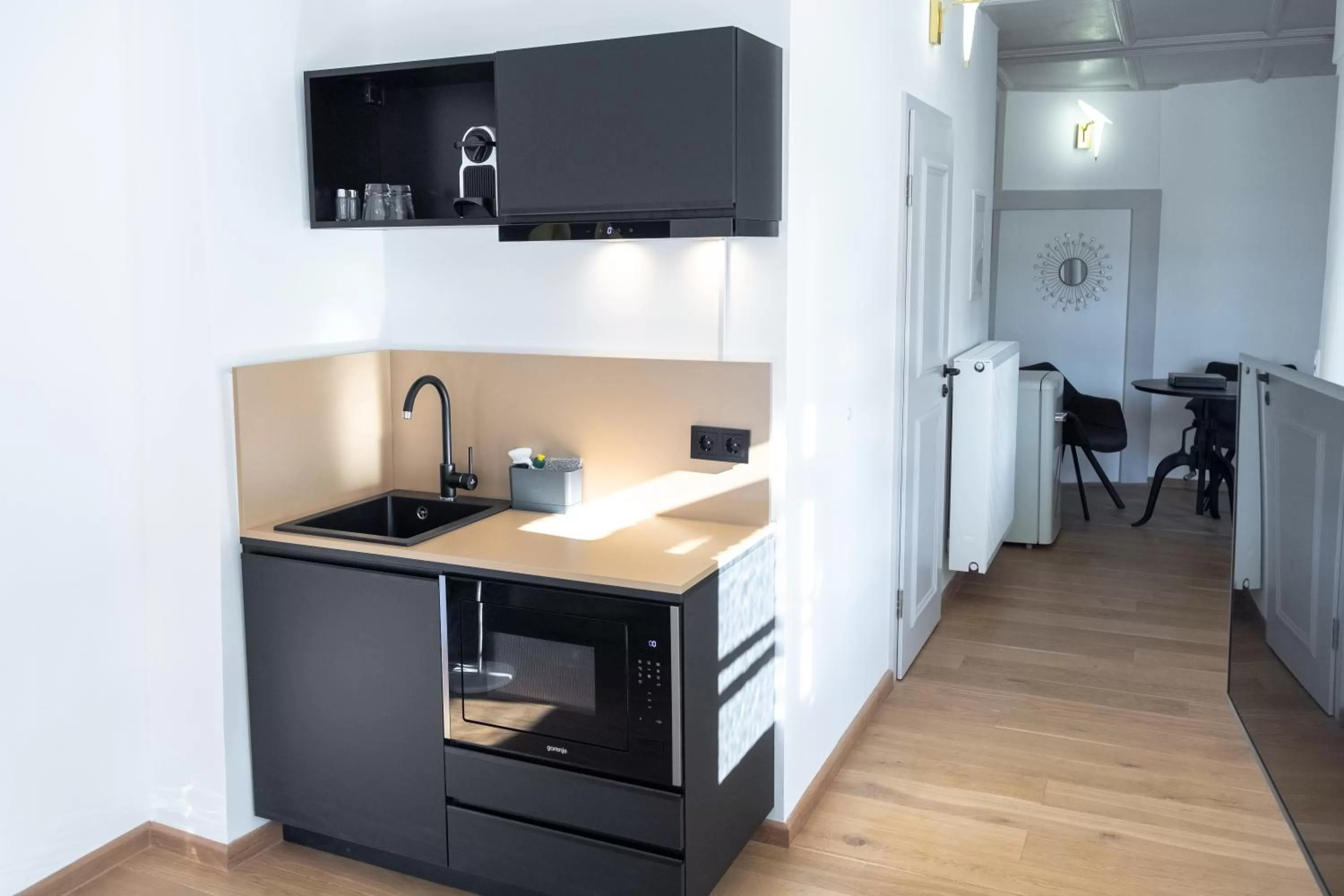 Kitchen or kitchenette in ANA Living Augsburg City Center by Arthotel ANA - Self-Service-Hotel