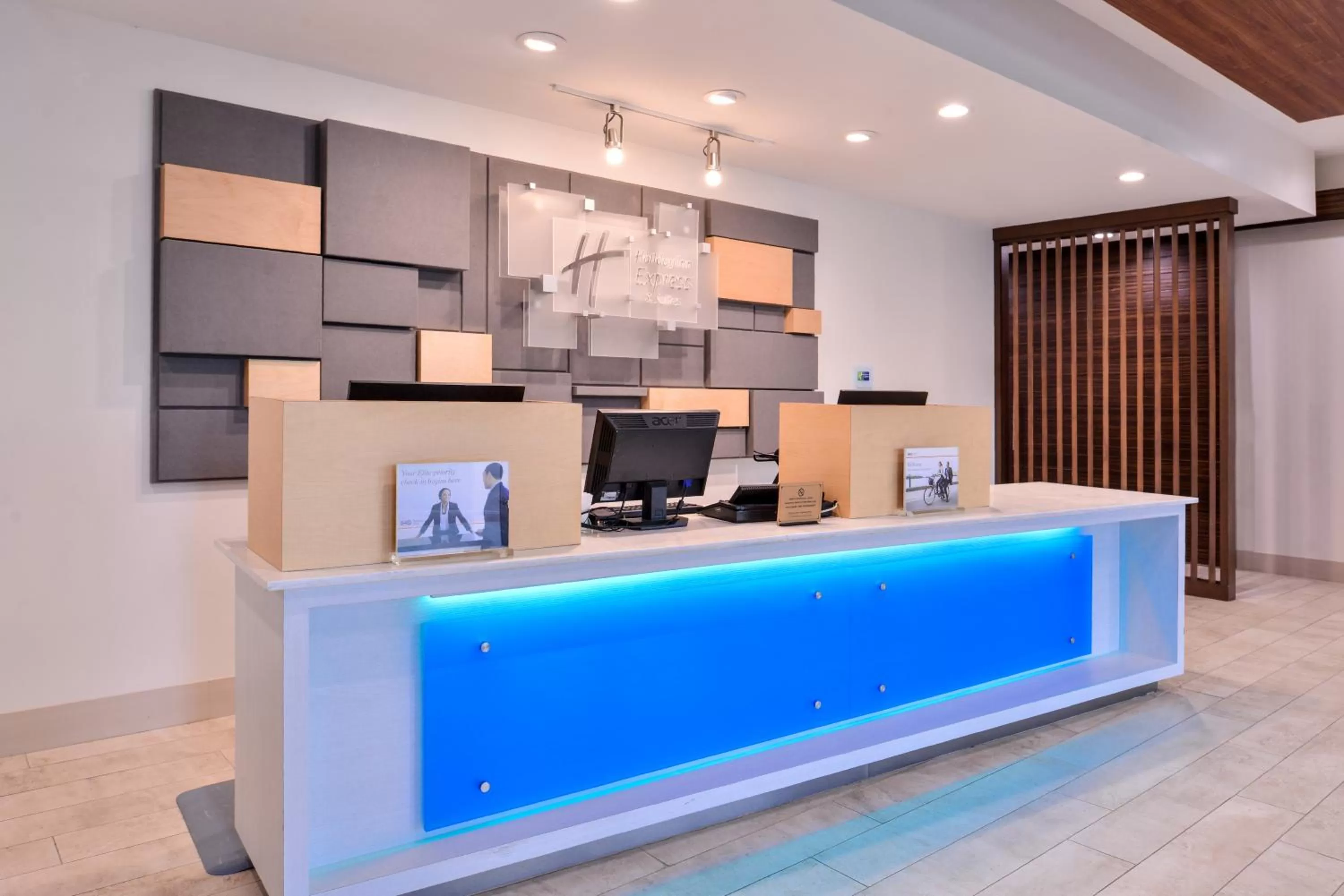 Lobby or reception in Holiday Inn Express New Orleans - Arts District by IHG