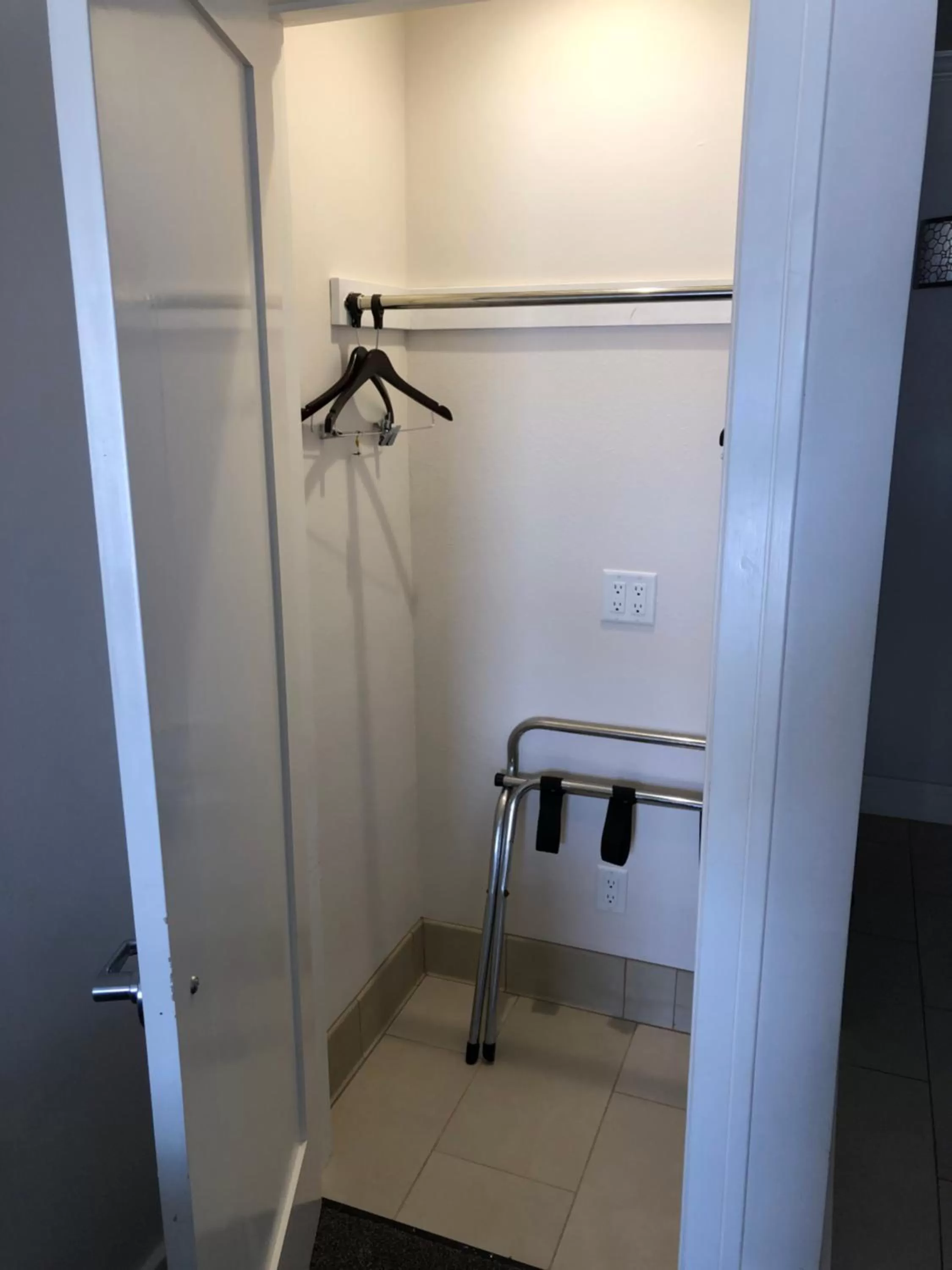 Decorative detail in El Rancho Motel