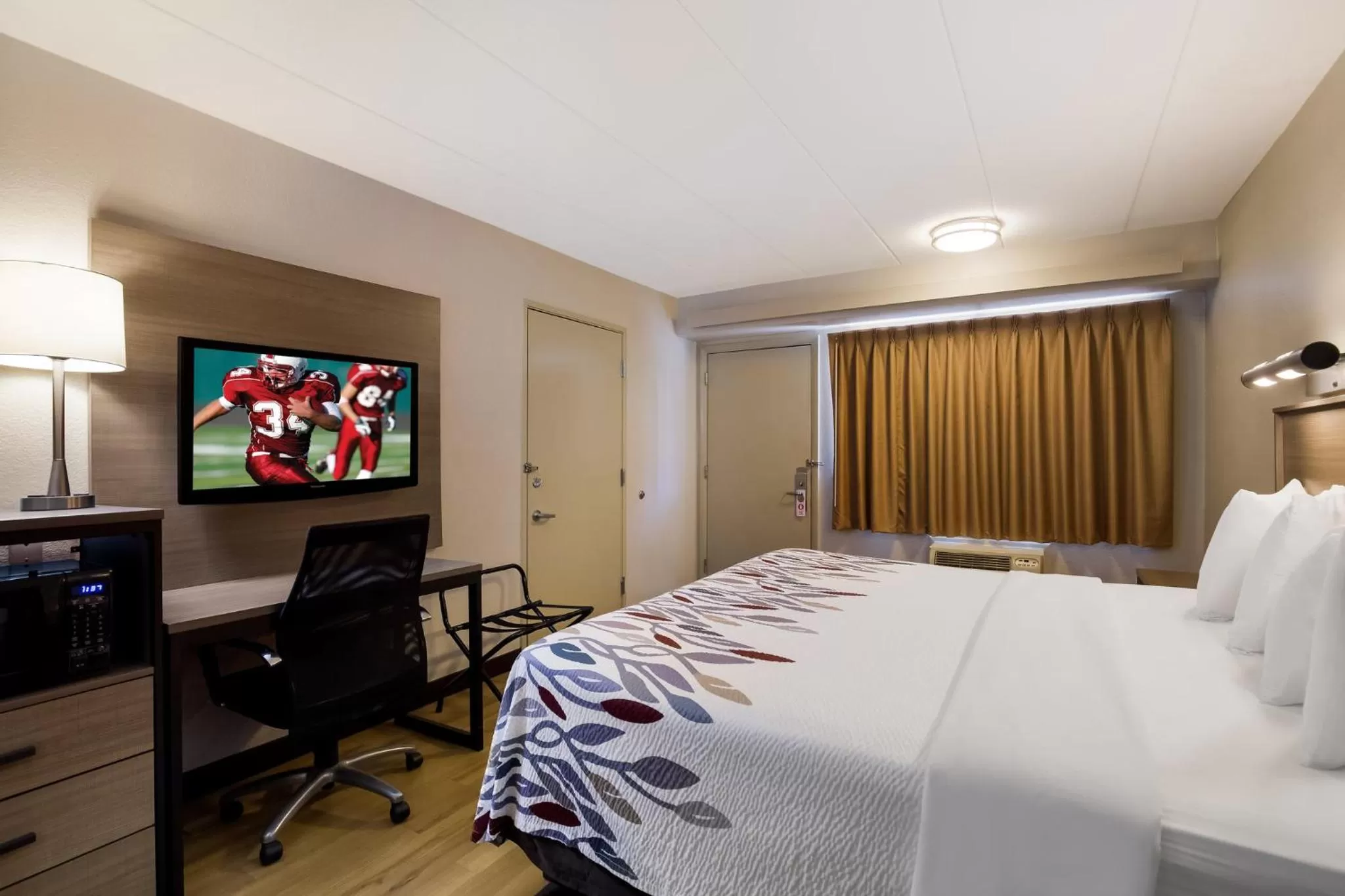 Photo of the whole room, Bed in Red Roof Inn Wilkes-Barre Arena