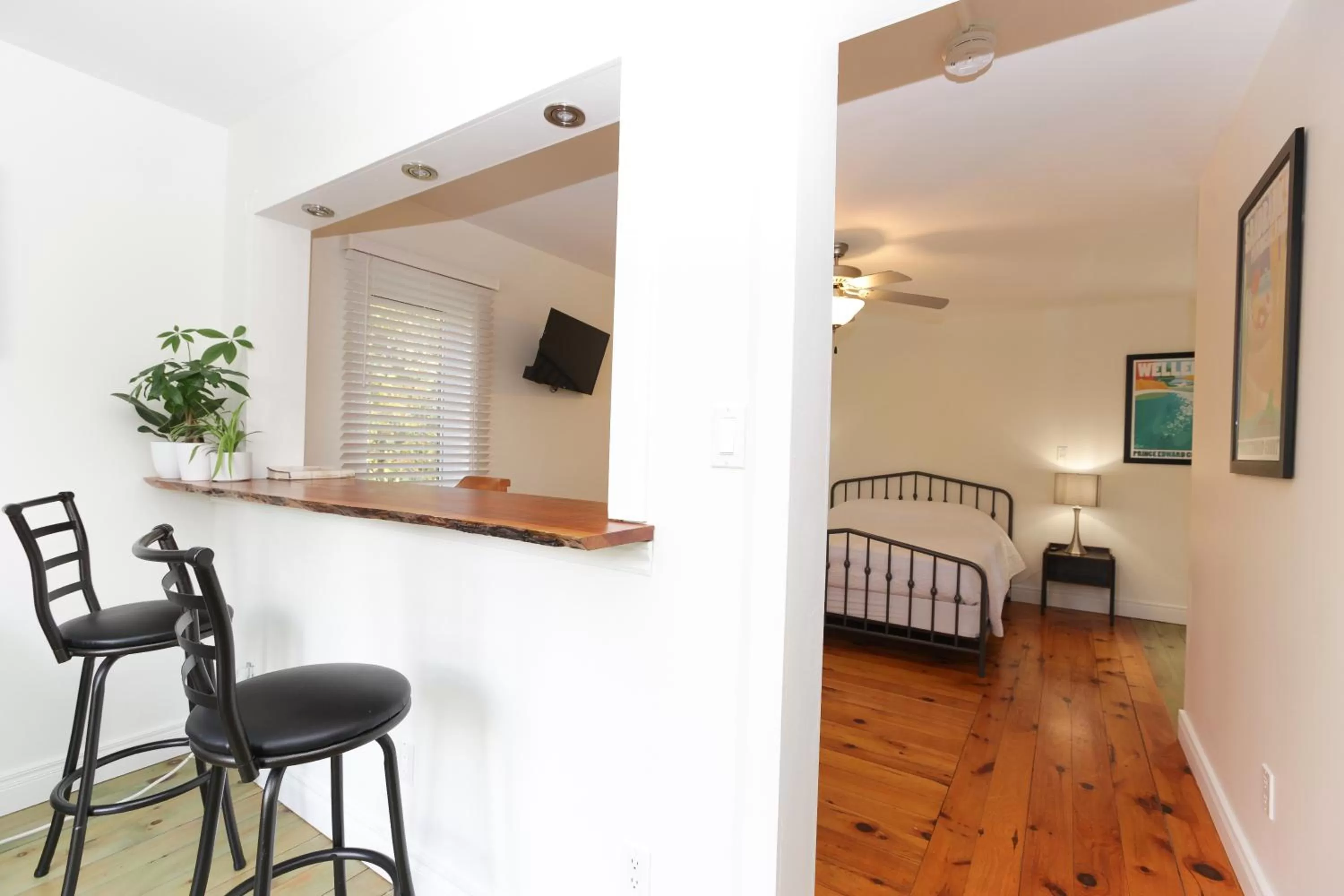 Living room, Bed in Jackson's Falls Country Inn
