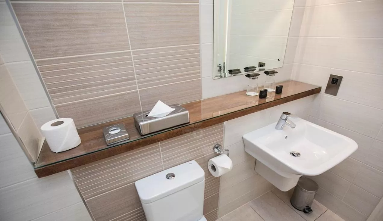 Classic Twin Room in Menlo Park Hotel