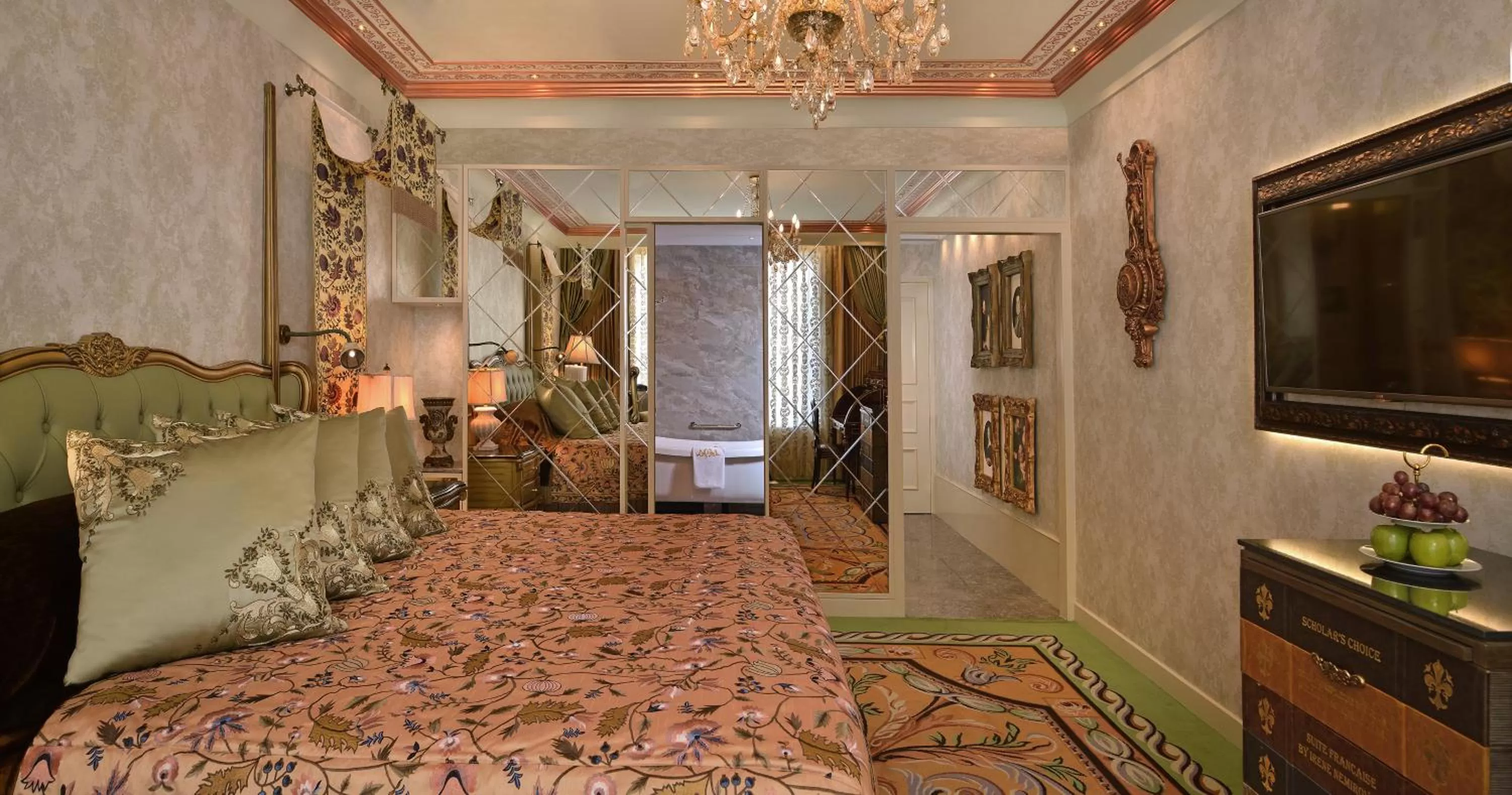 Photo of the whole room, Bed in Radisson Blu MBD Hotel Noida