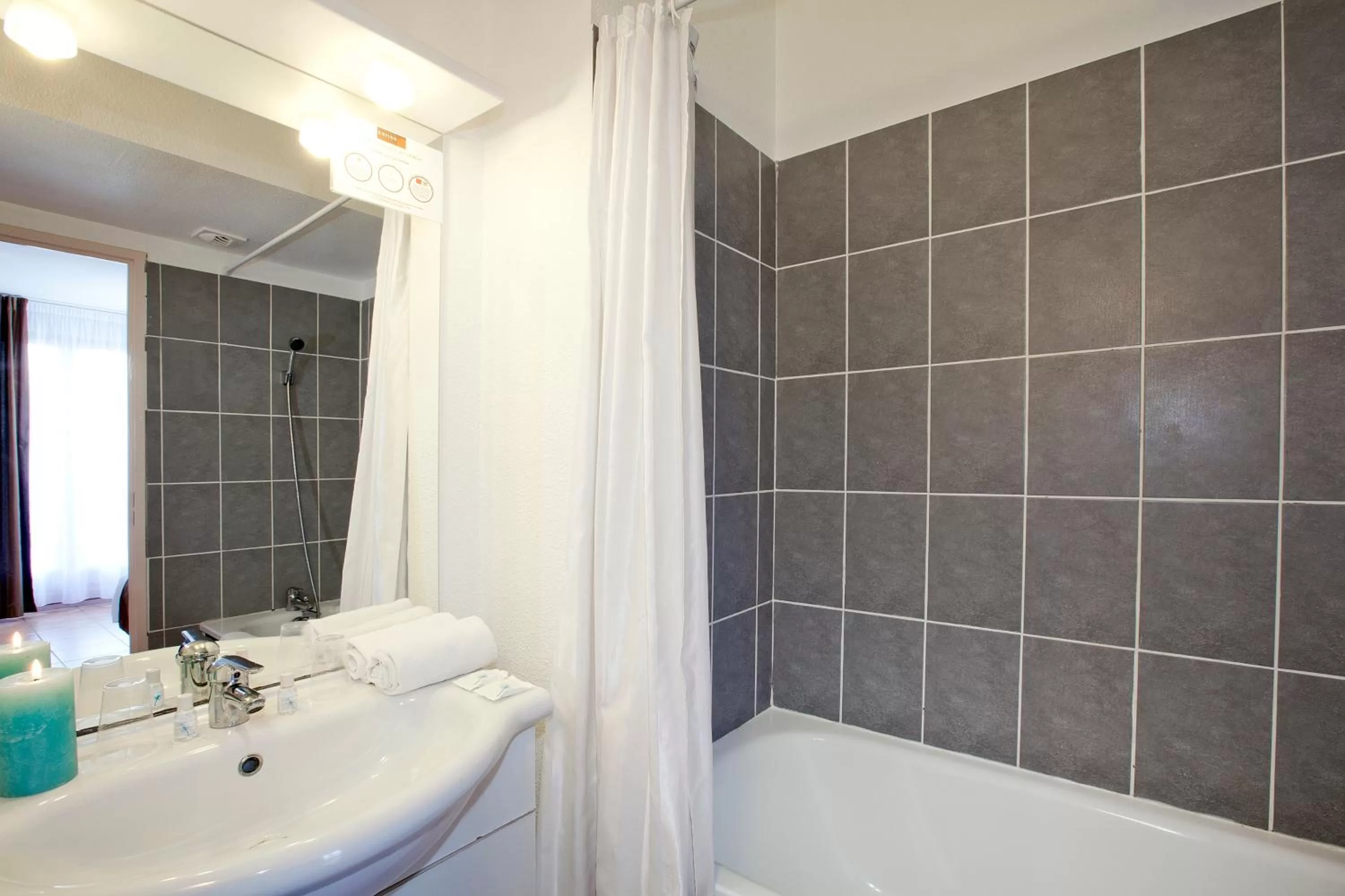 Bathroom in Cerise Carcassonne Sud