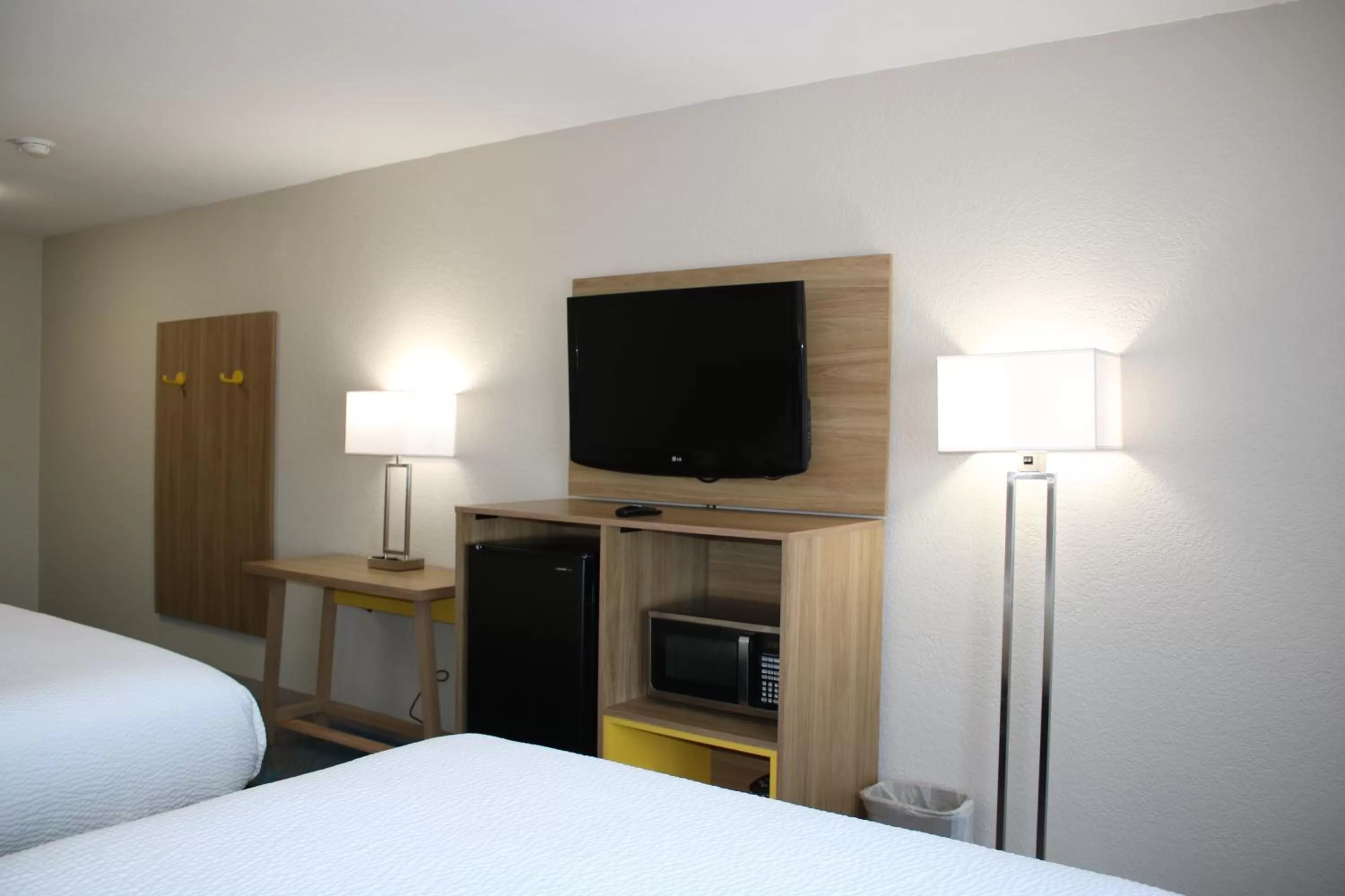 Bedroom, Bed in Days Inn by Wyndham Waco University Area