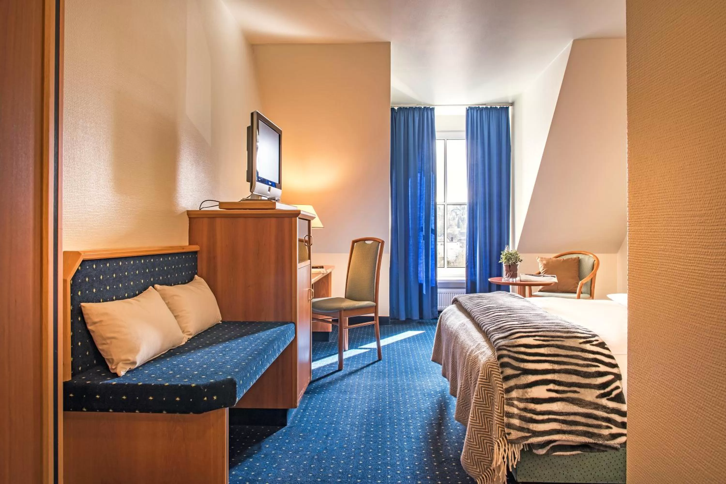 Photo of the whole room, Bed in Sunderland Hotel