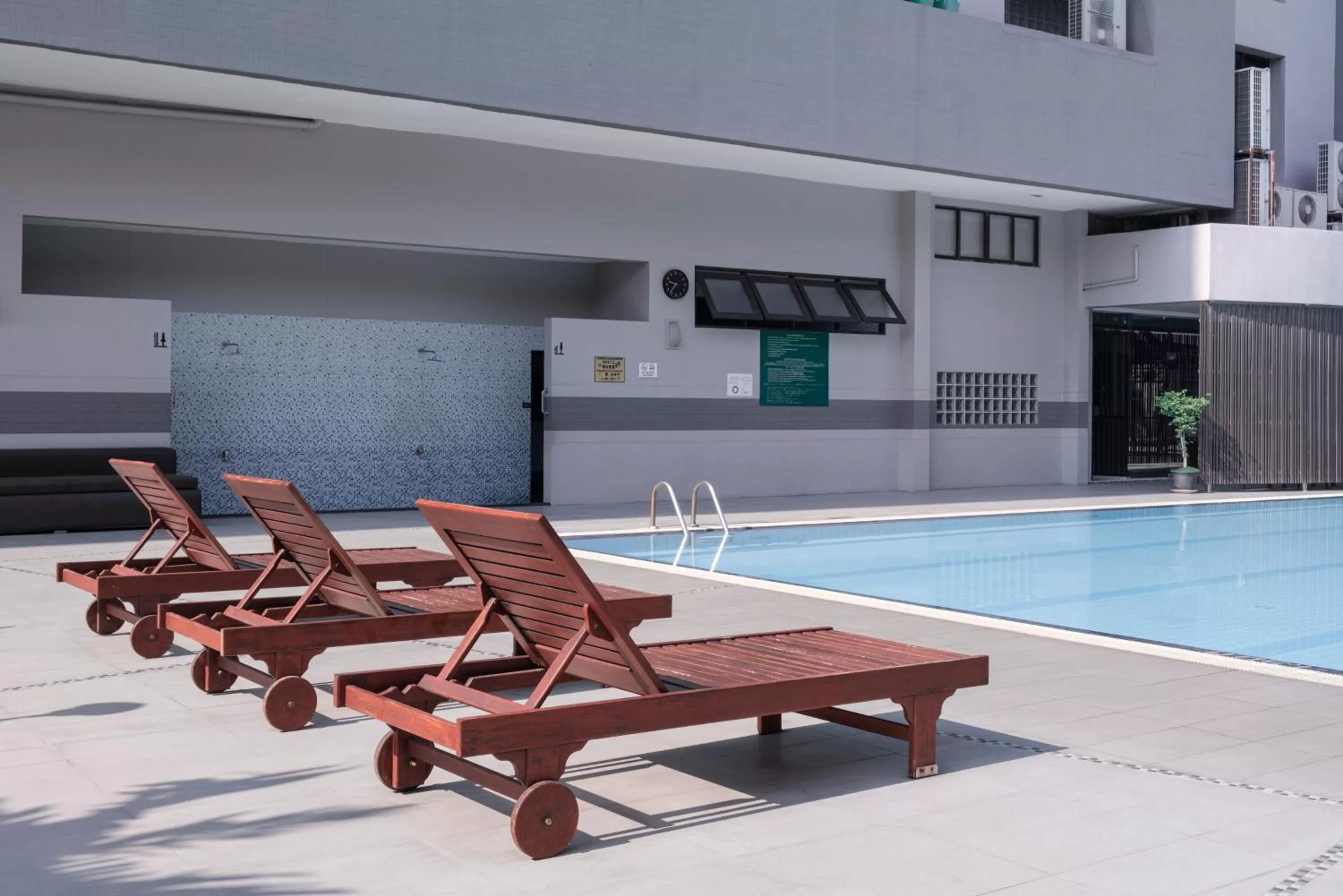 Swimming pool in At 115 Hotel By Rompo