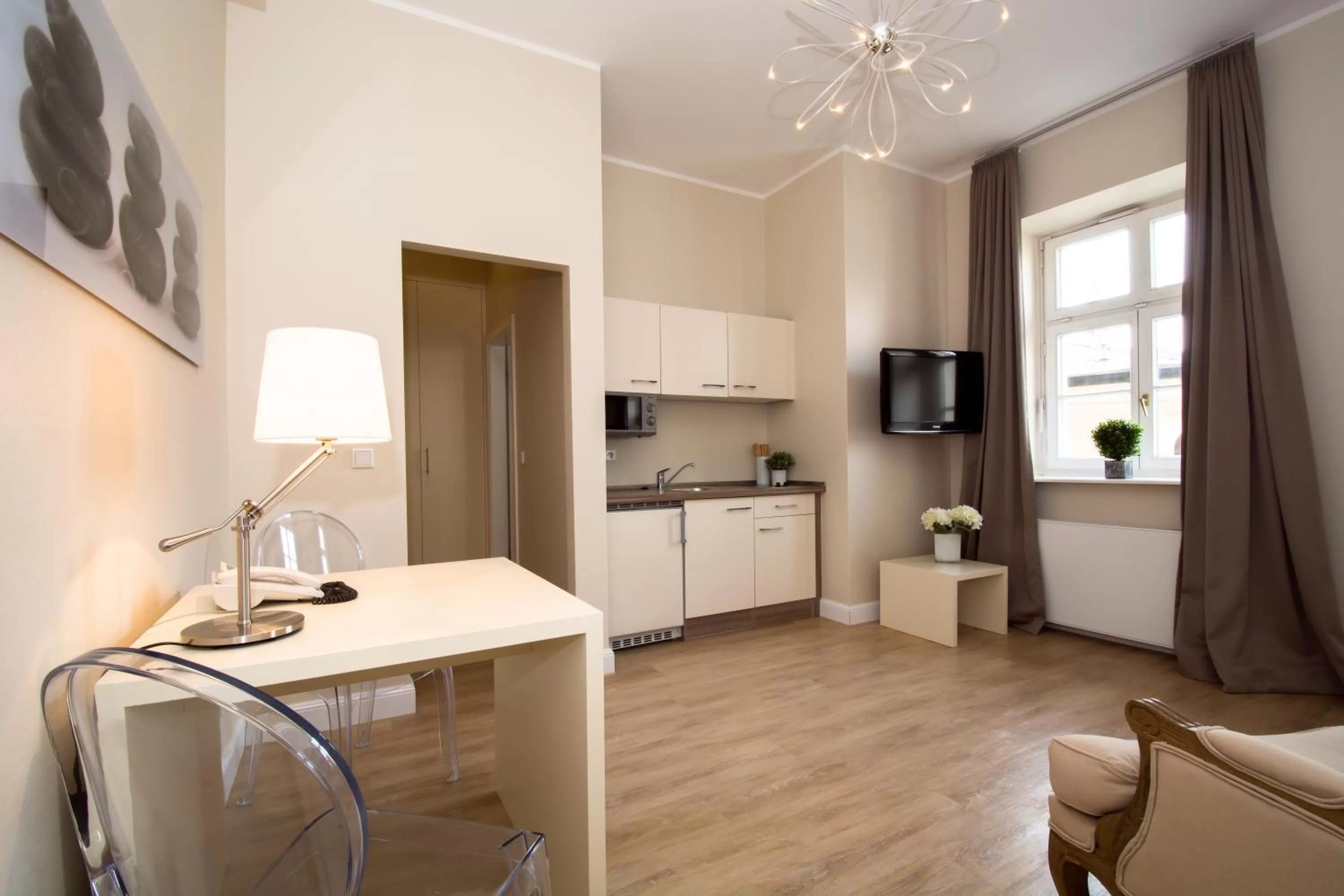 Photo of the whole room, Kitchen/Kitchenette in Carlstadt Suites Düsseldorf