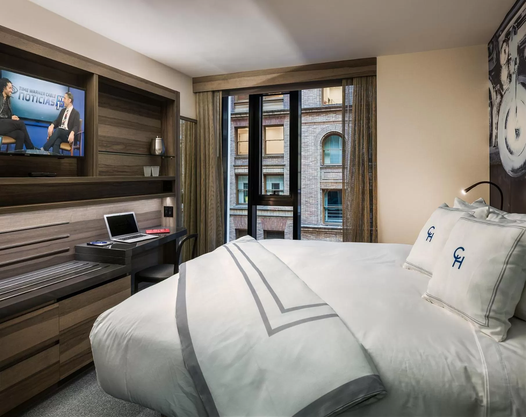 Bedroom, Bed in Carnegie Hotel