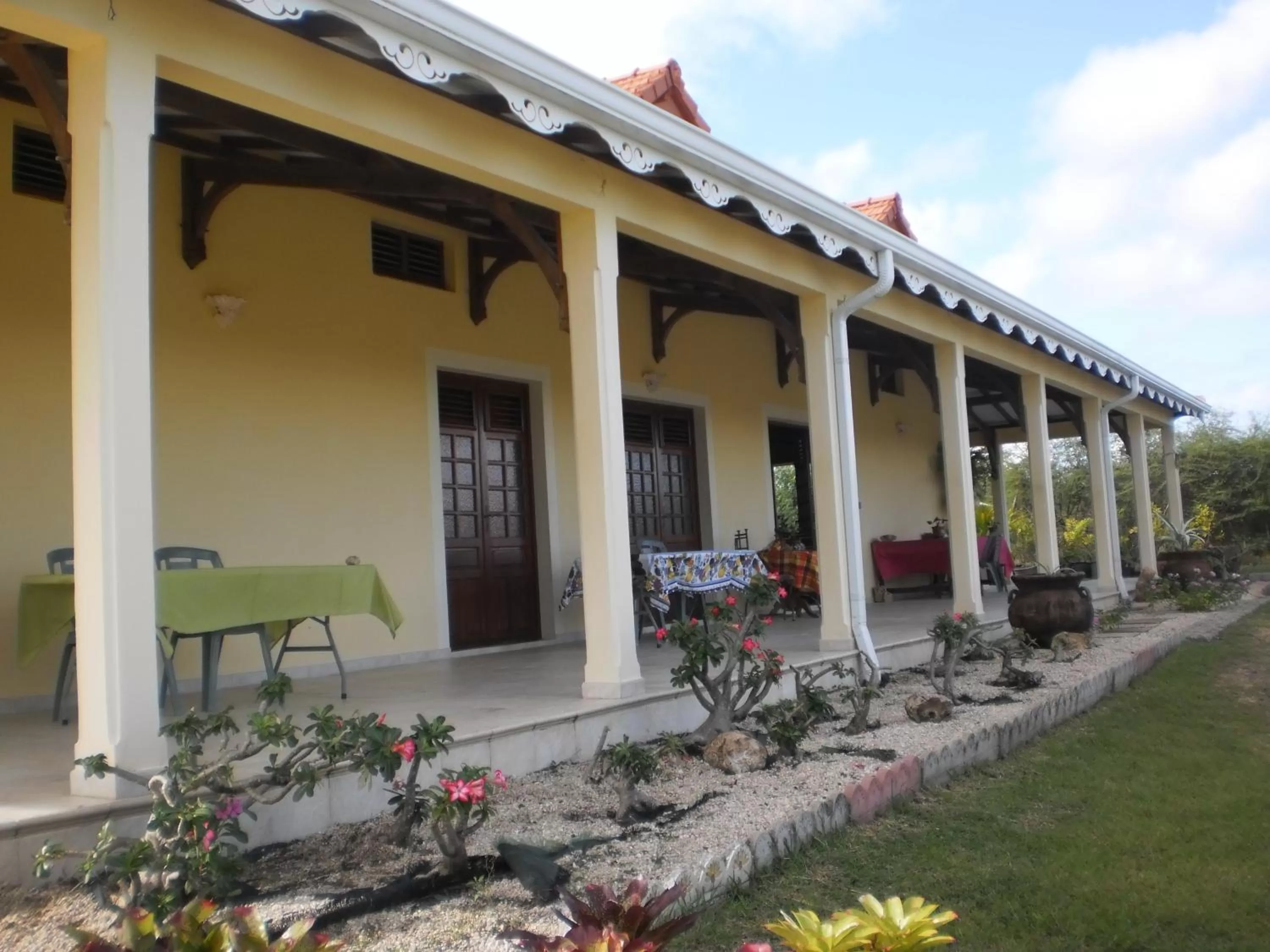 Patio, Property Building in Bed and breakfast Riviere