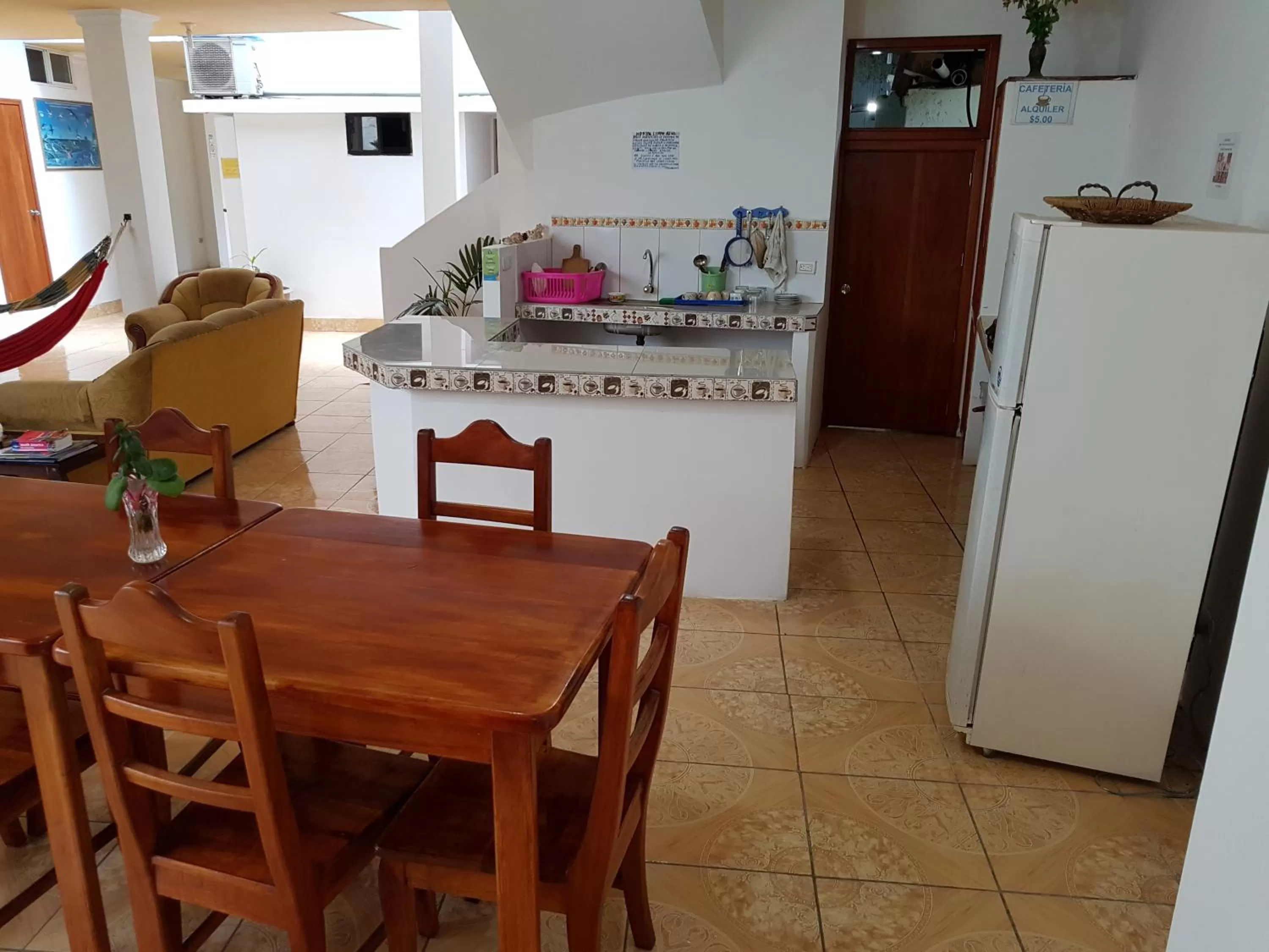 Dining area, Kitchen/Kitchenette in Hostal Cerro Azul