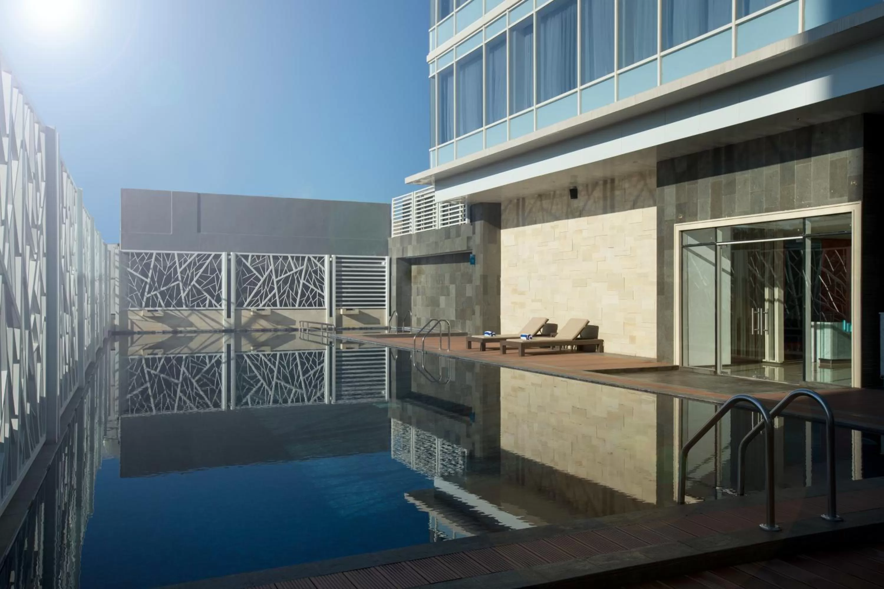 Swimming pool in Novotel Makassar Grand Shayla