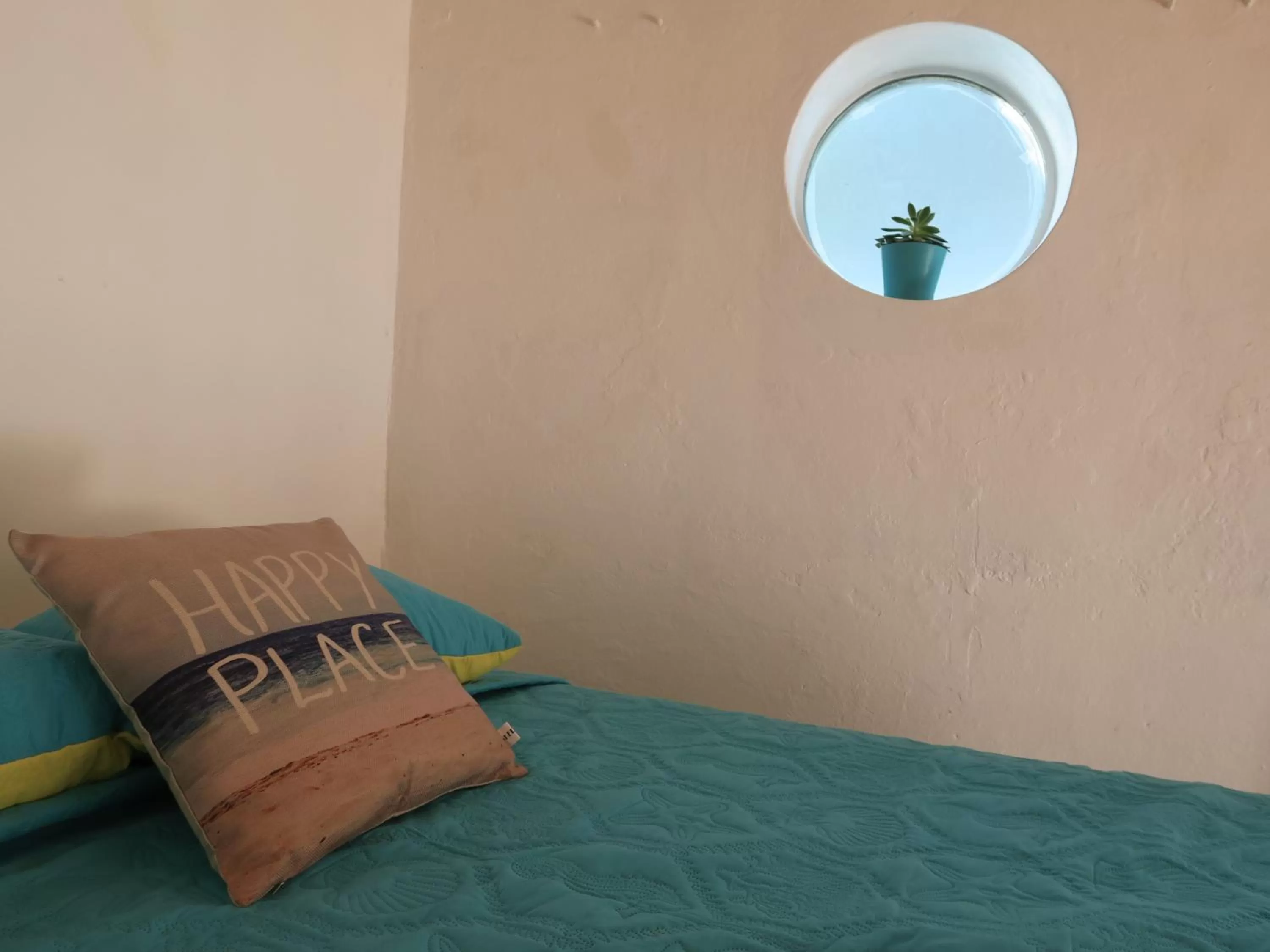 Decorative detail, Bed in Hotel Club Rolling Stone