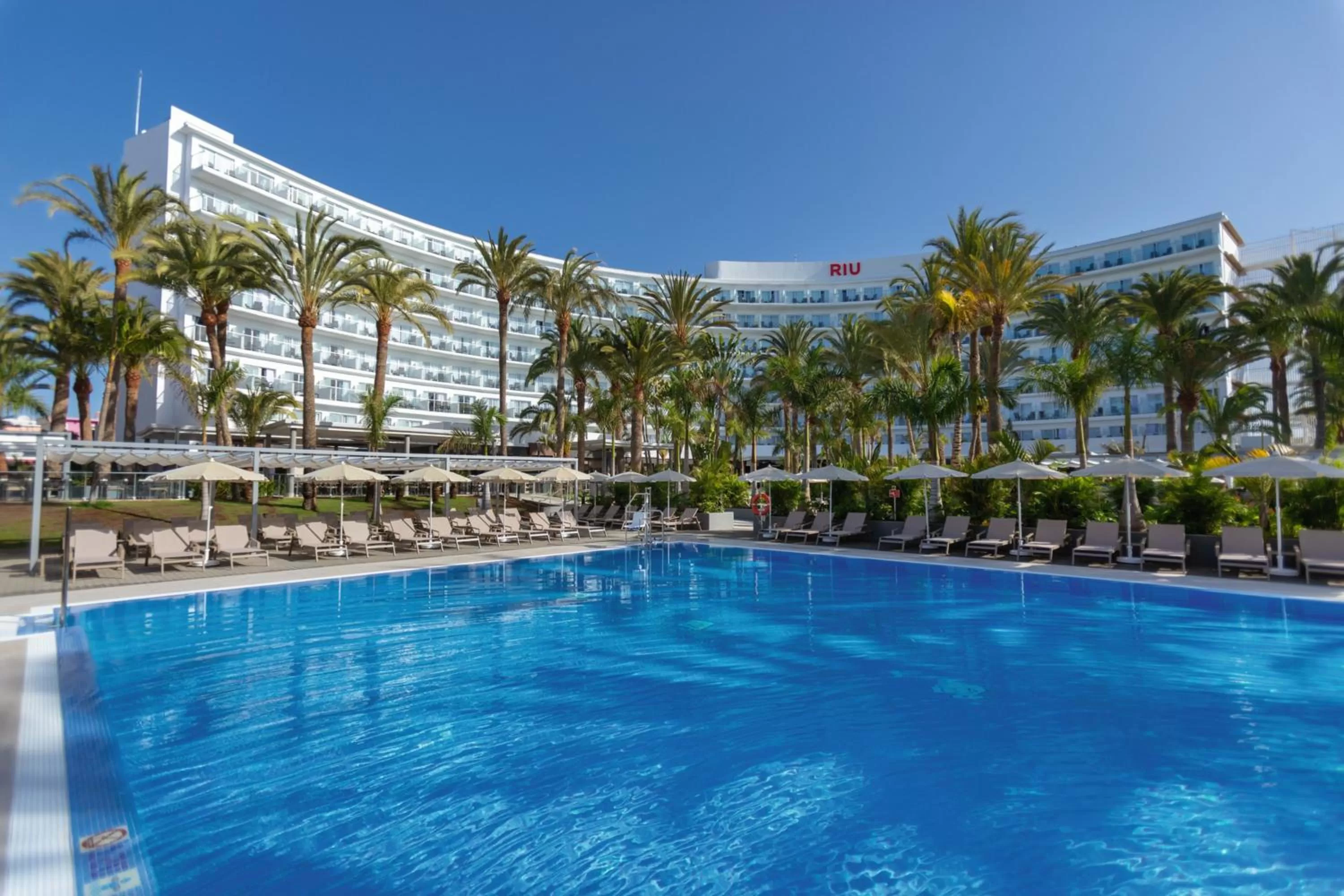 Swimming pool in Hotel Riu Palace Palmeras - All Inclusive