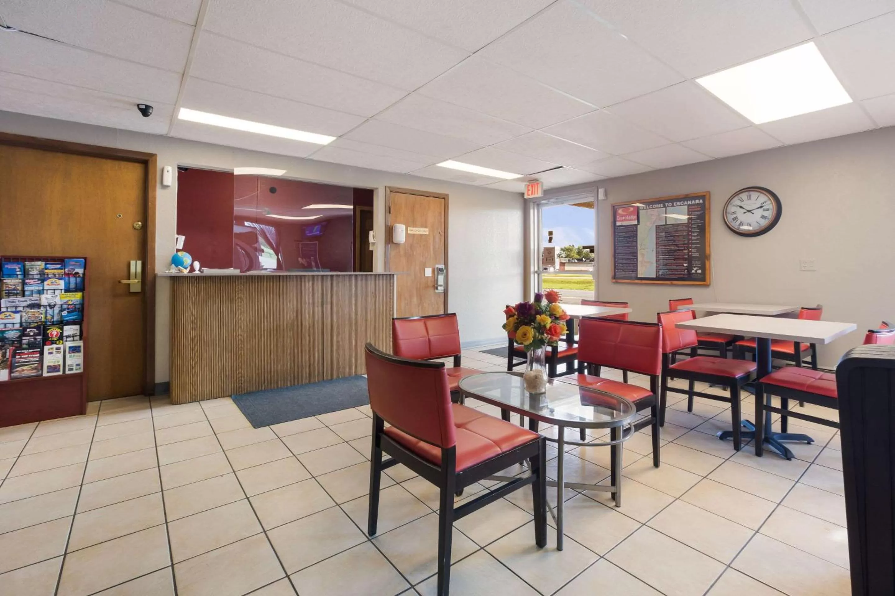 Lobby or reception in Econo Lodge Inn & Suites Escanaba North