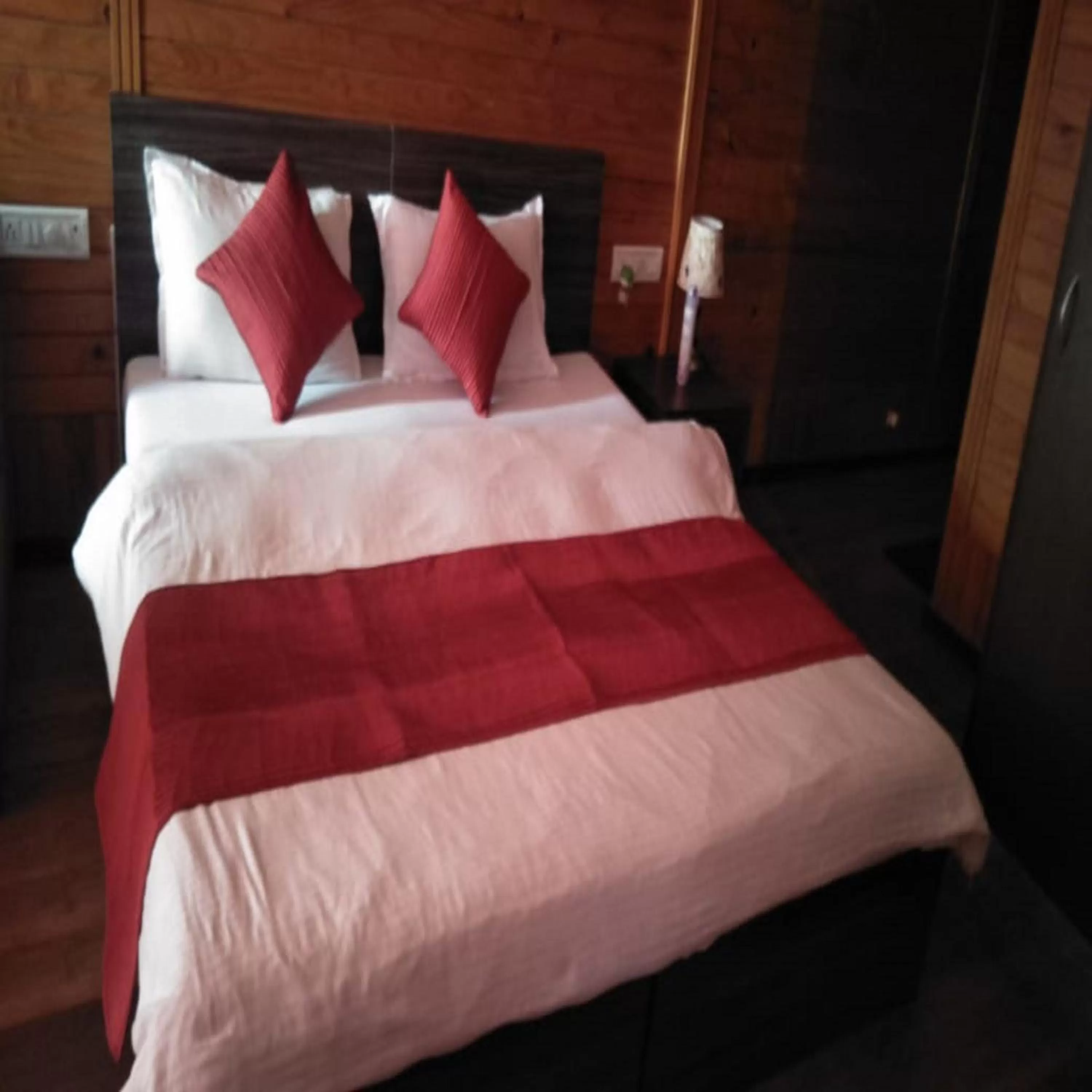 Bed in Jayshin Lake Vaitarna Resort - Igatpuri