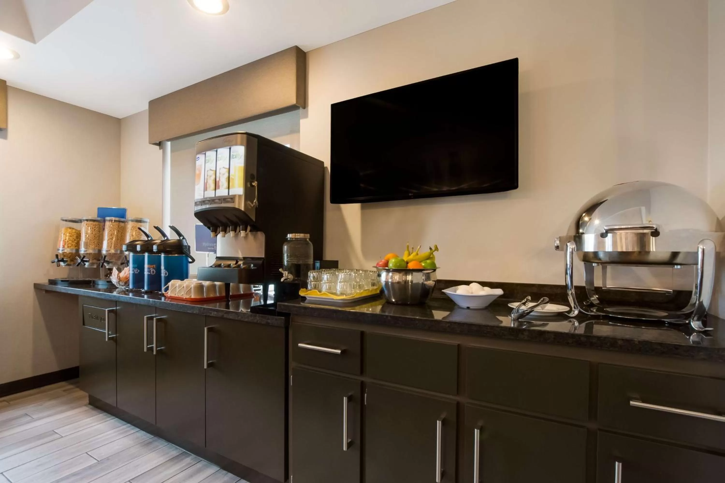 Breakfast in Best Western Colonel Butler Inn