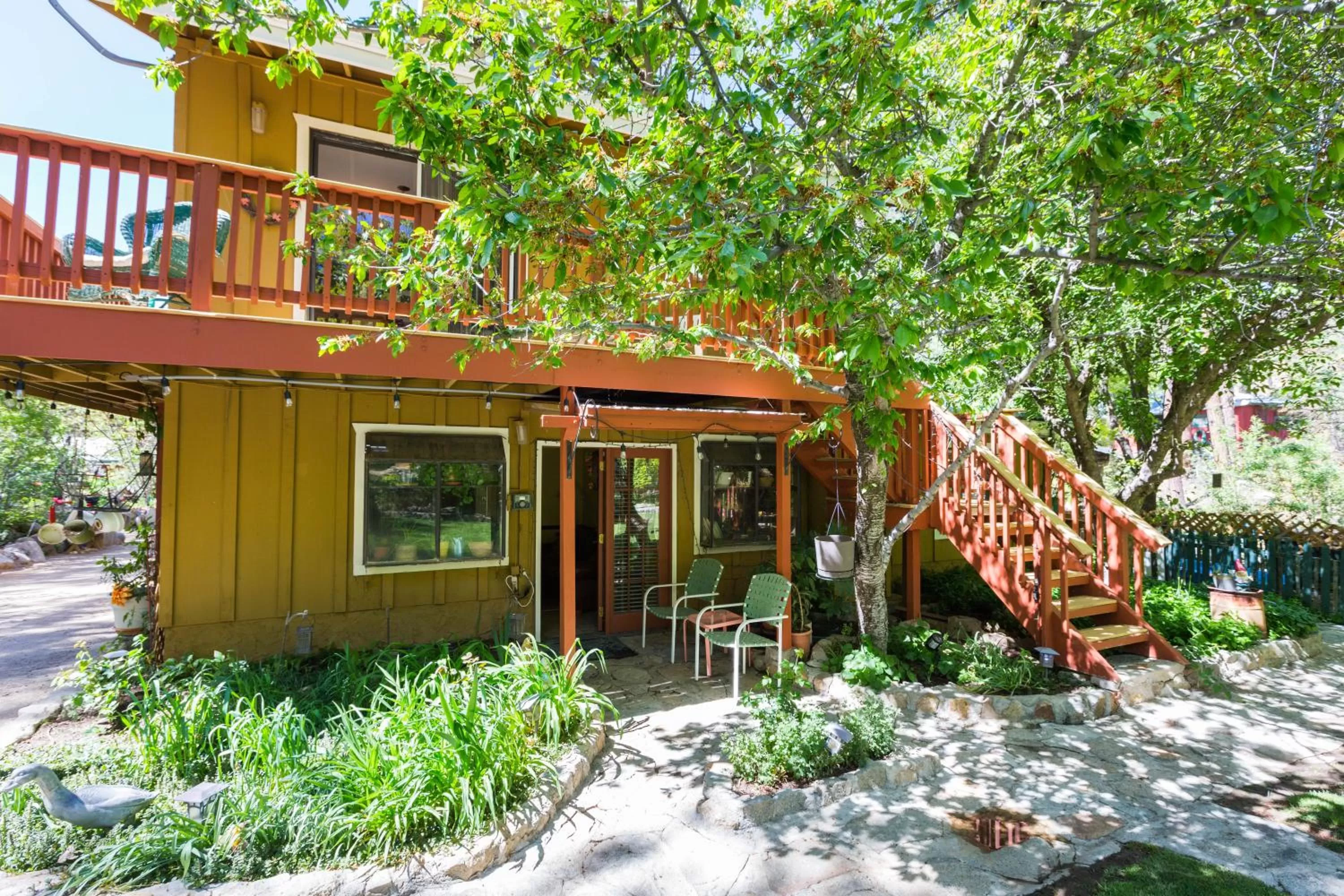 Property building in Crown King Cabins Bradshaw