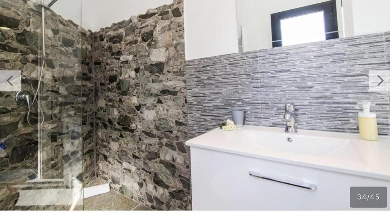 Bathroom in Paraiso villas