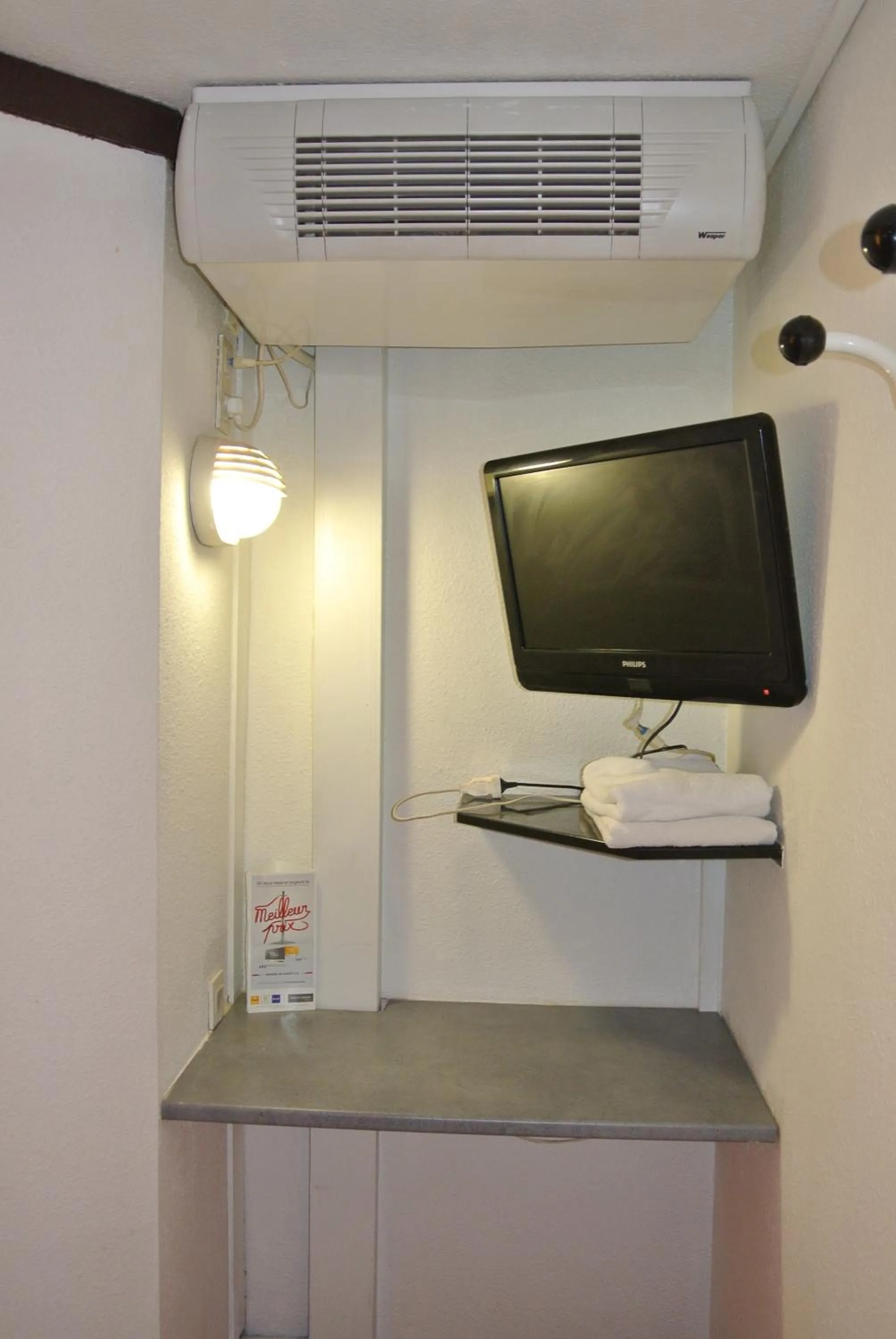 TV and multimedia in Premiere Classe Lyon Sud - Chasse Sur Rhône