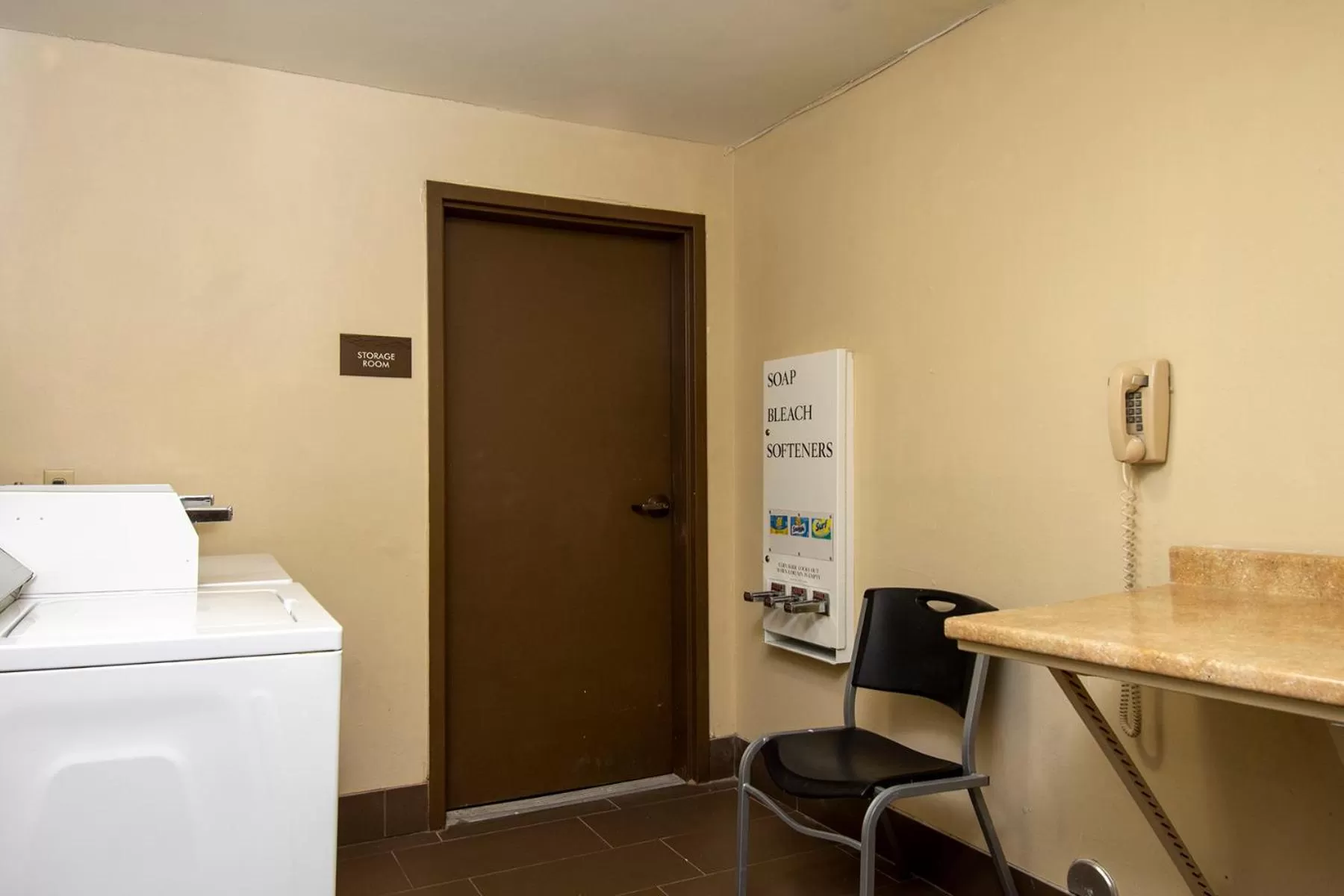 laundry, Bed in Comfort Inn Santa Fe South