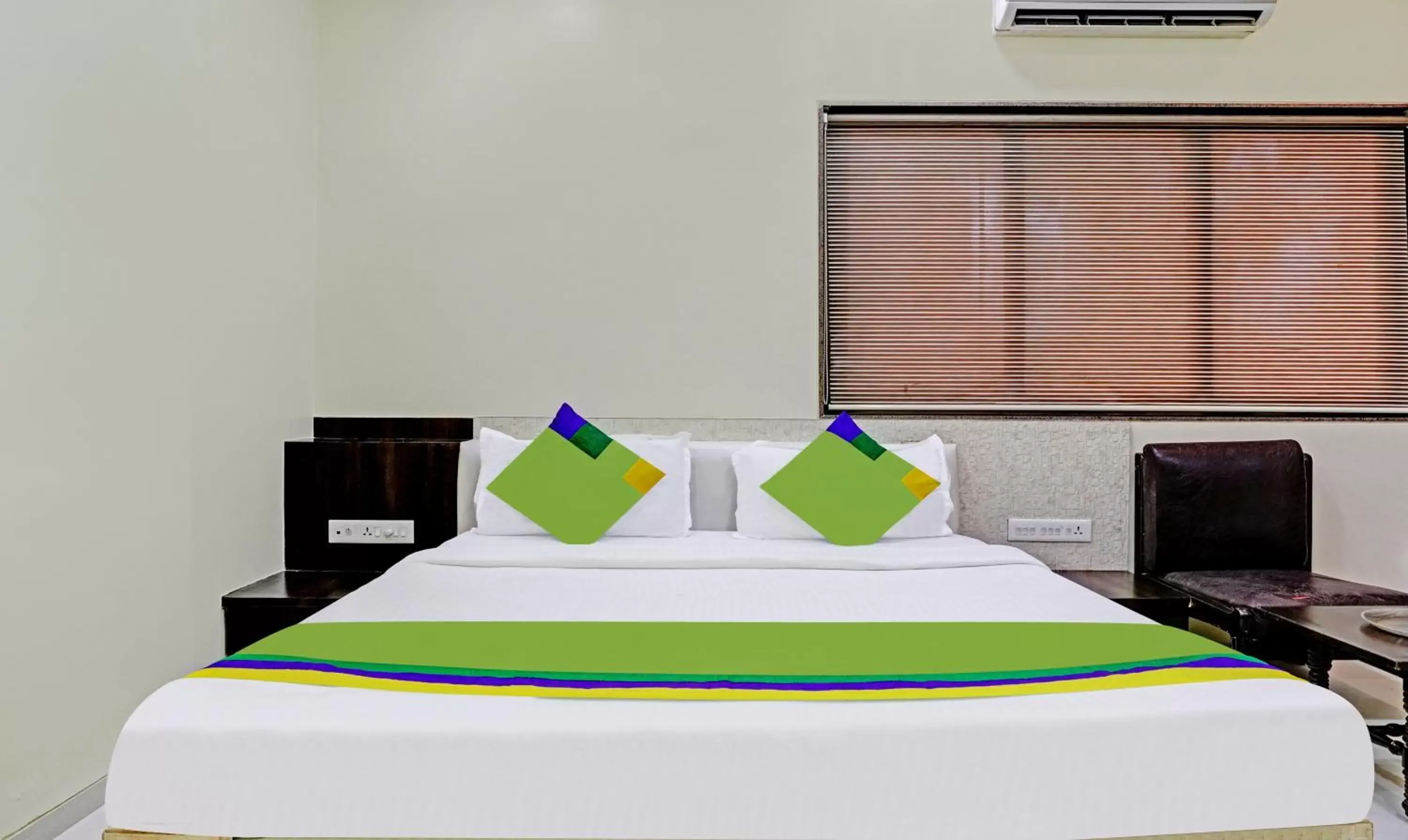 Standard Double Room - single occupancy in Treebo Trend Hiramani Parel Lalbaug Standard Double Room - single occupancy in Treebo Trend Hiramani Parel Lalbaug