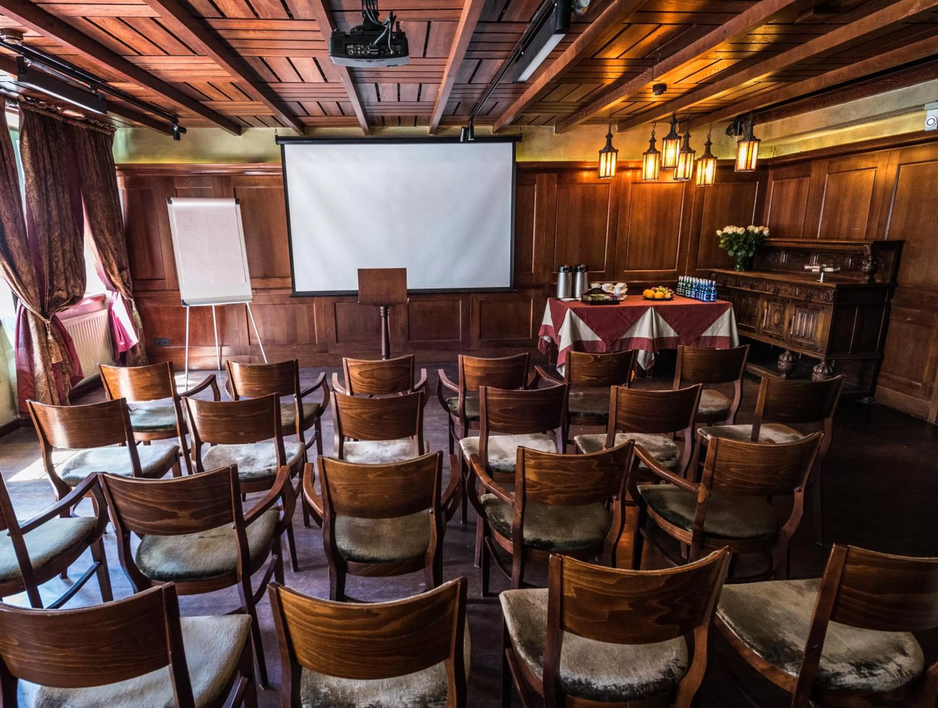 Banquet/Function facilities in Hotel Holland House Old Town