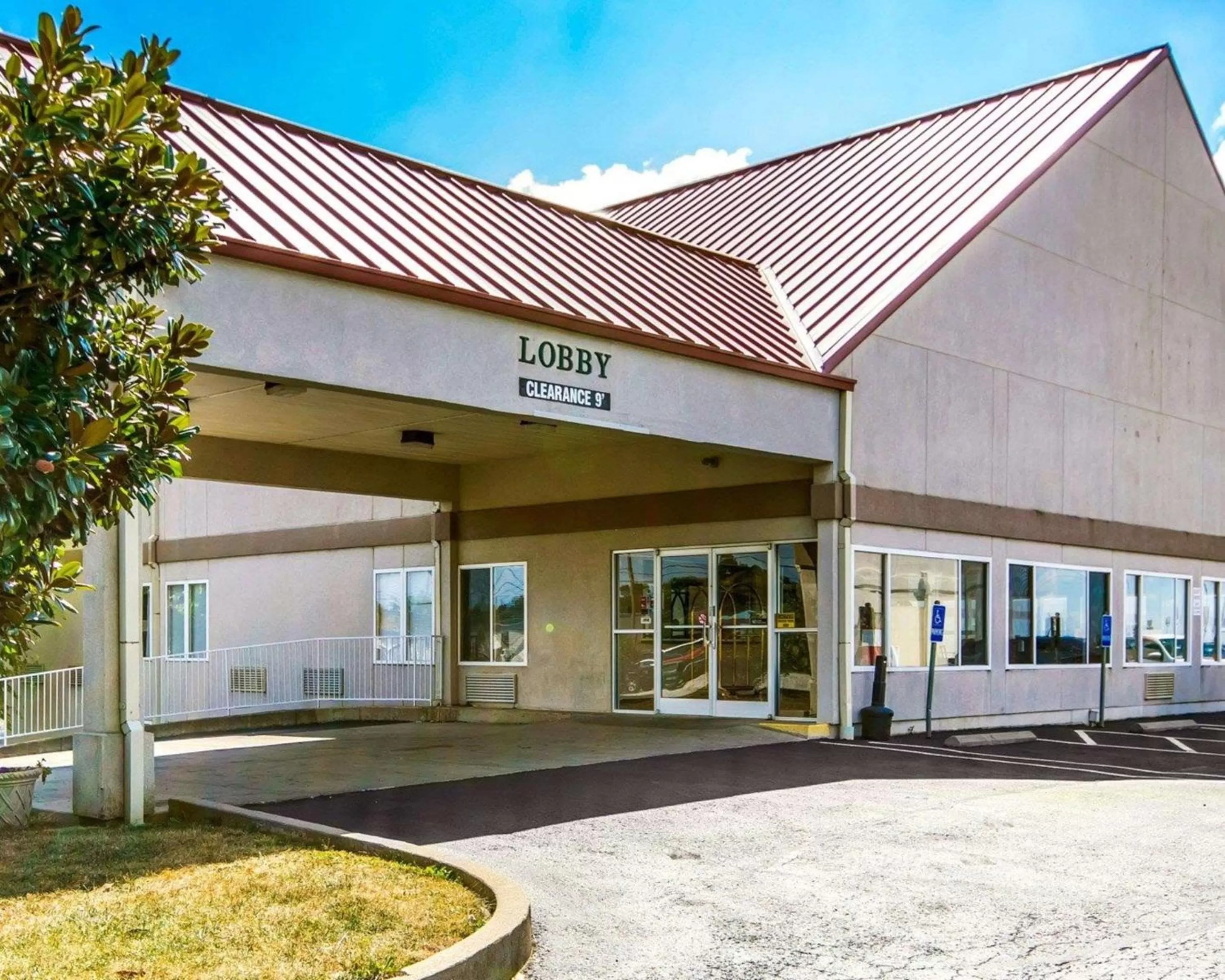 Property building in Quality Inn & Suites Elizabethtown