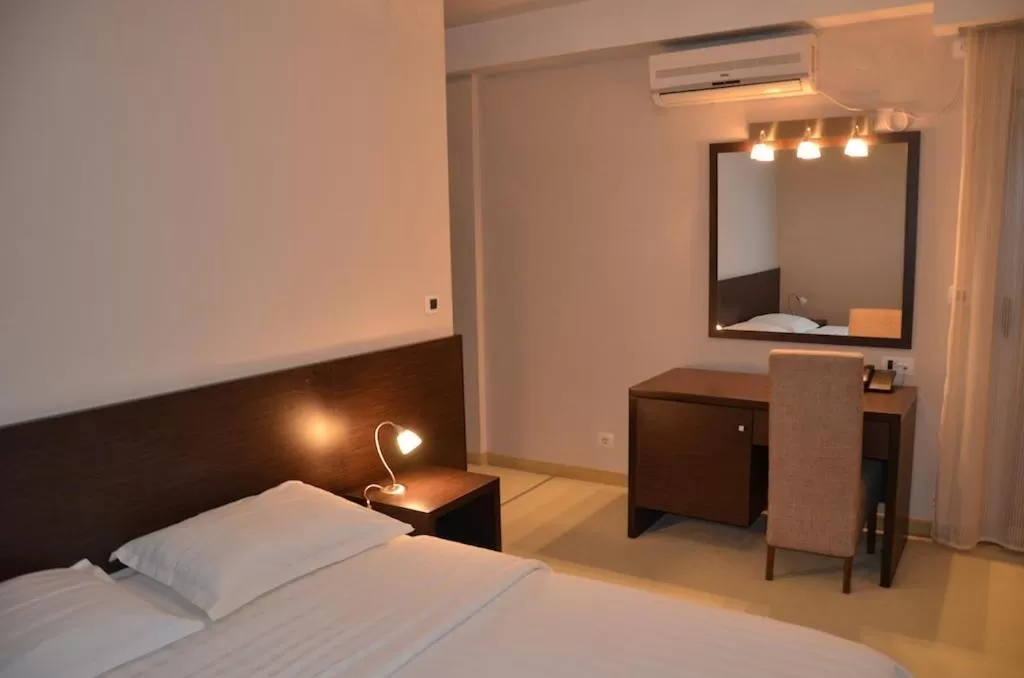 Photo of the whole room, Bed in Hotel Golf Luxury