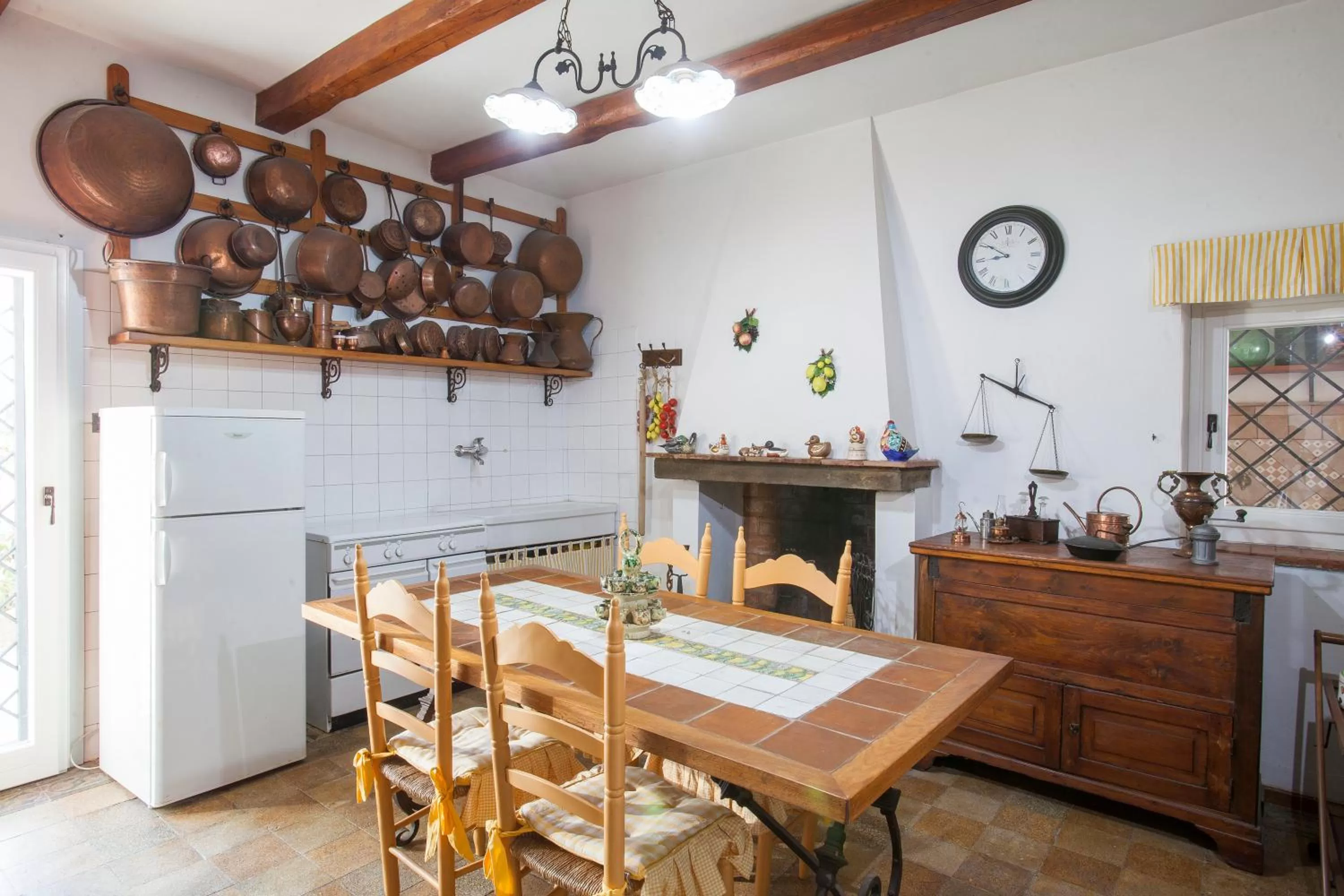 Communal kitchen in Antico Casale Spezia Pelagalli