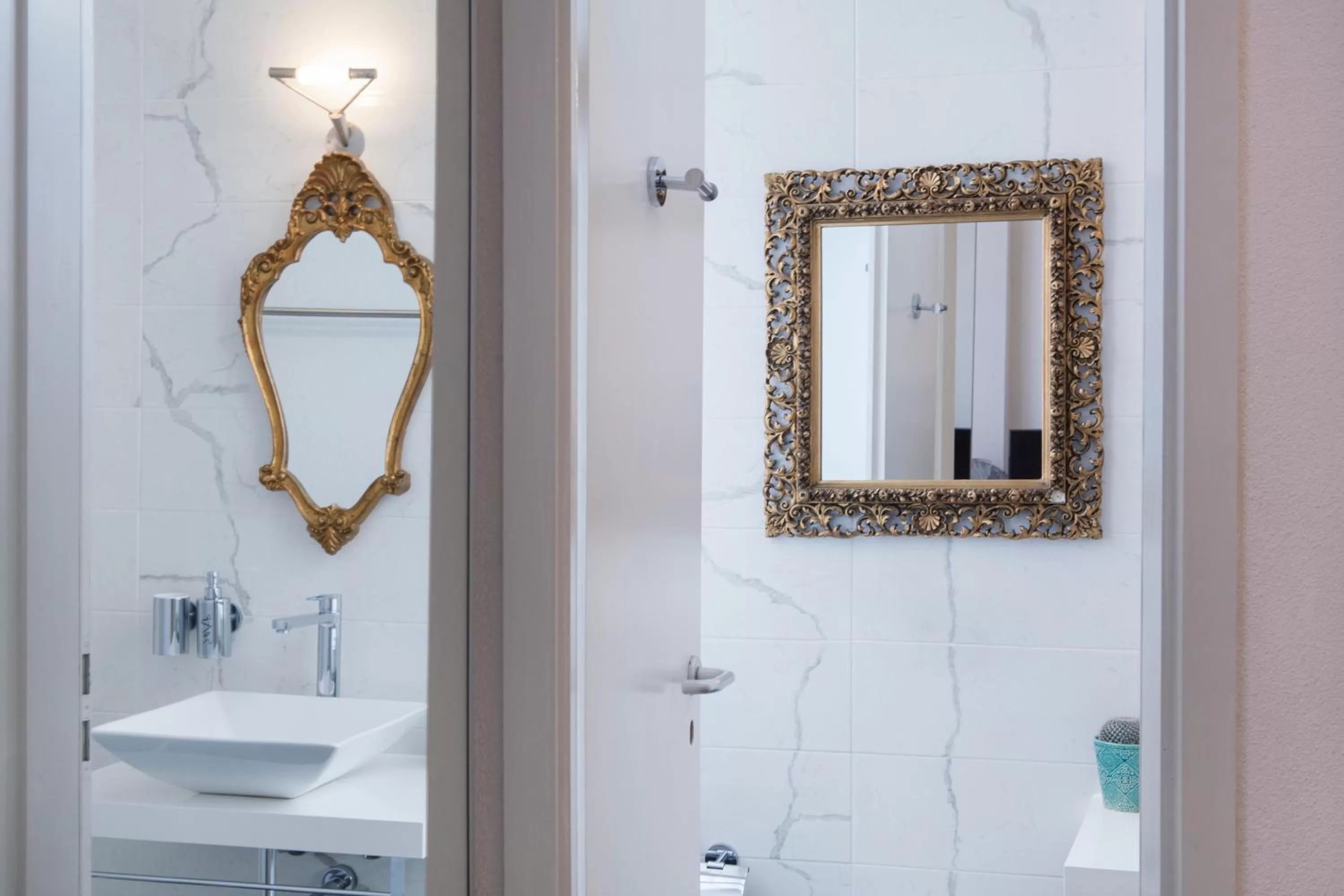 Shower in Caffè dell'Arte Boutique Rooms Locarno