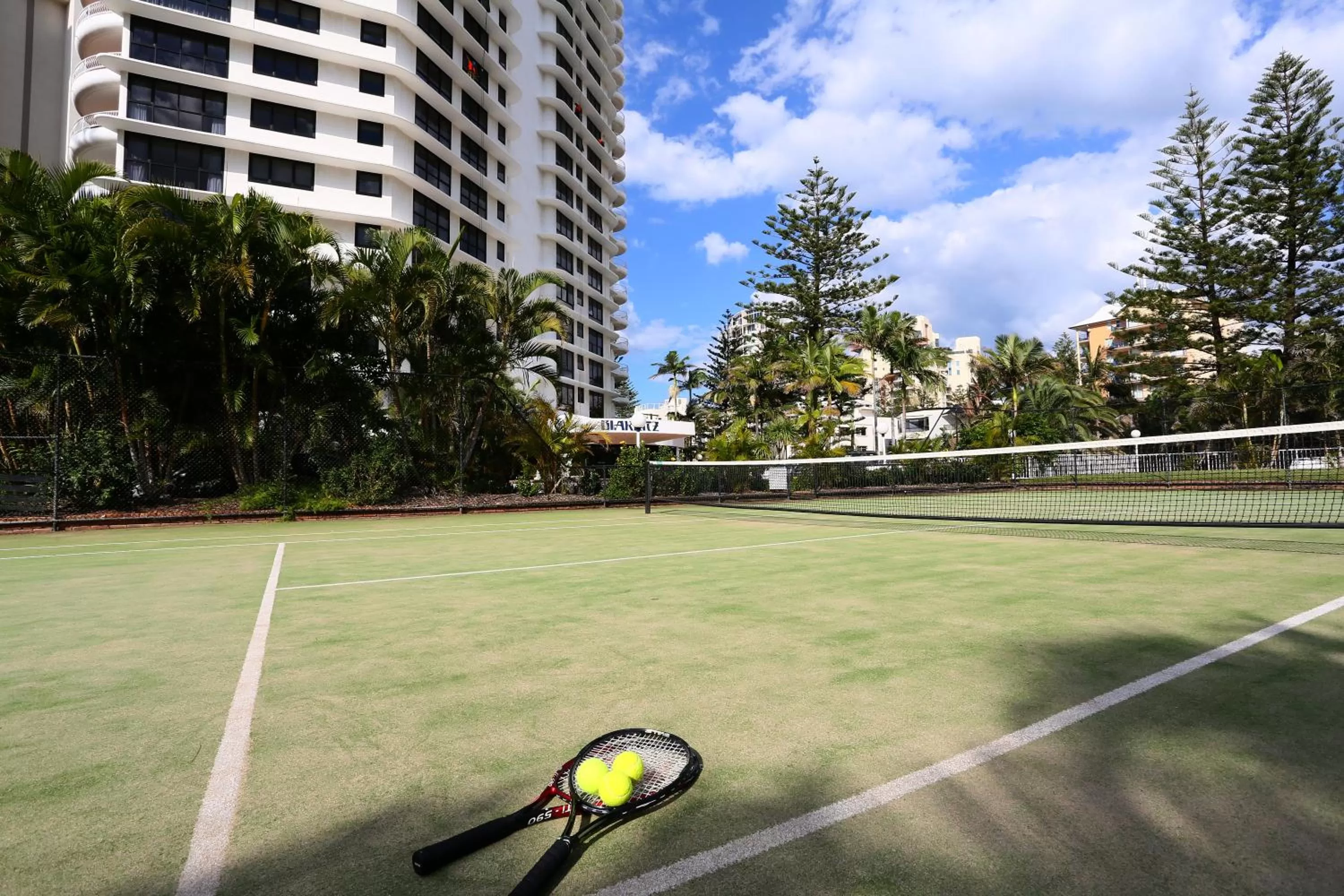 Tennis court in Biarritz Apartments Gold Coast