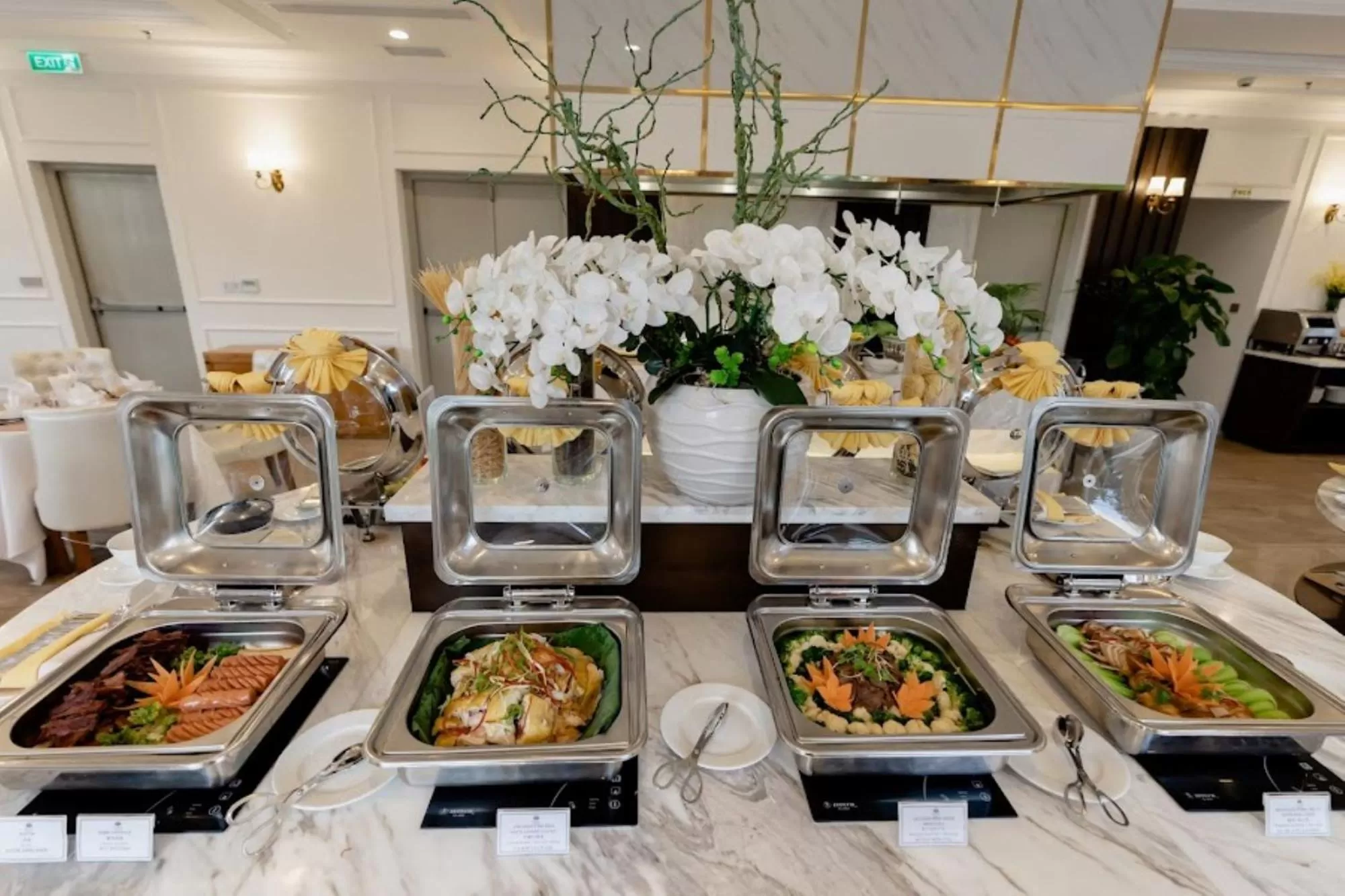 Restaurant/places to eat, Food in MerPerle Beach Hotel