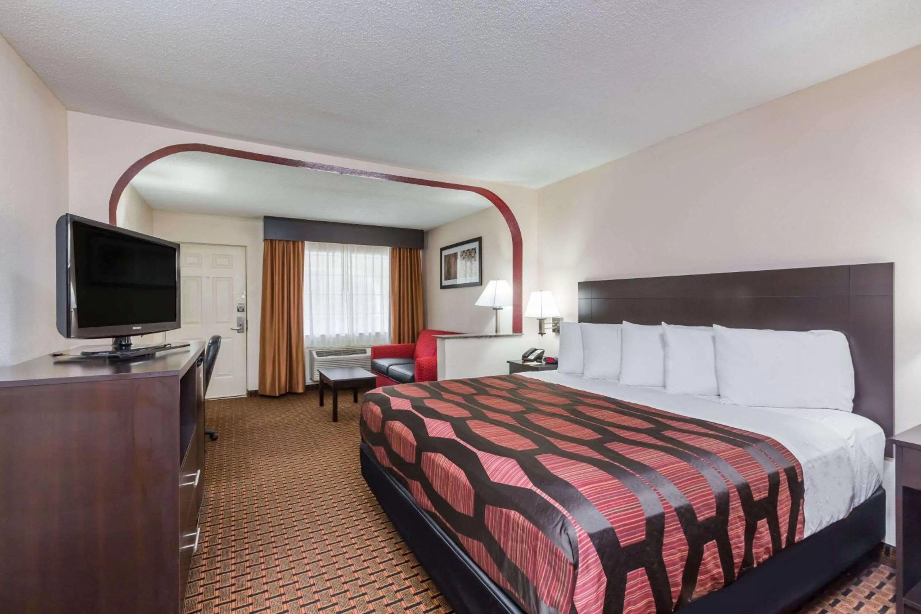 Photo of the whole room, Bed in Days Inn by Wyndham Pearl/Jackson Airport
