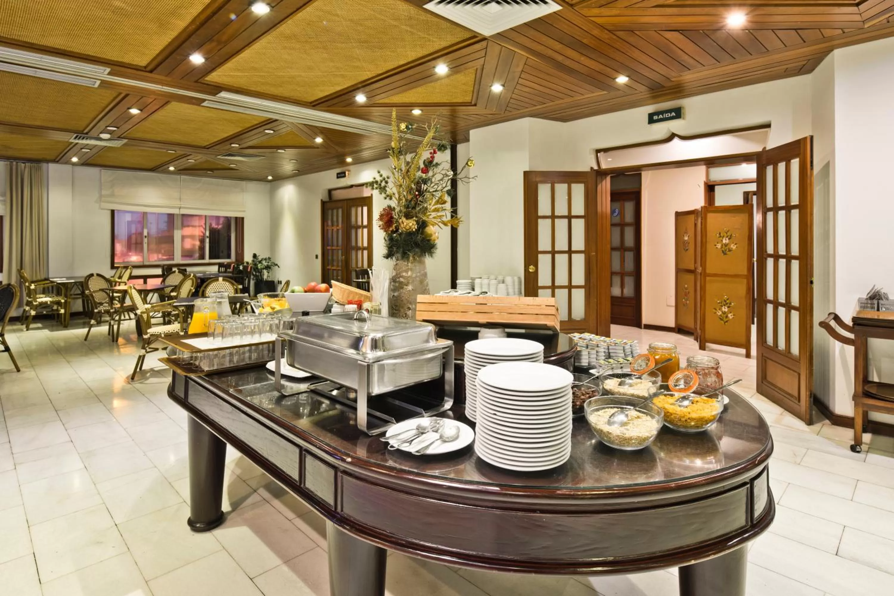 Buffet breakfast in Golden Tulip Porto Gaia