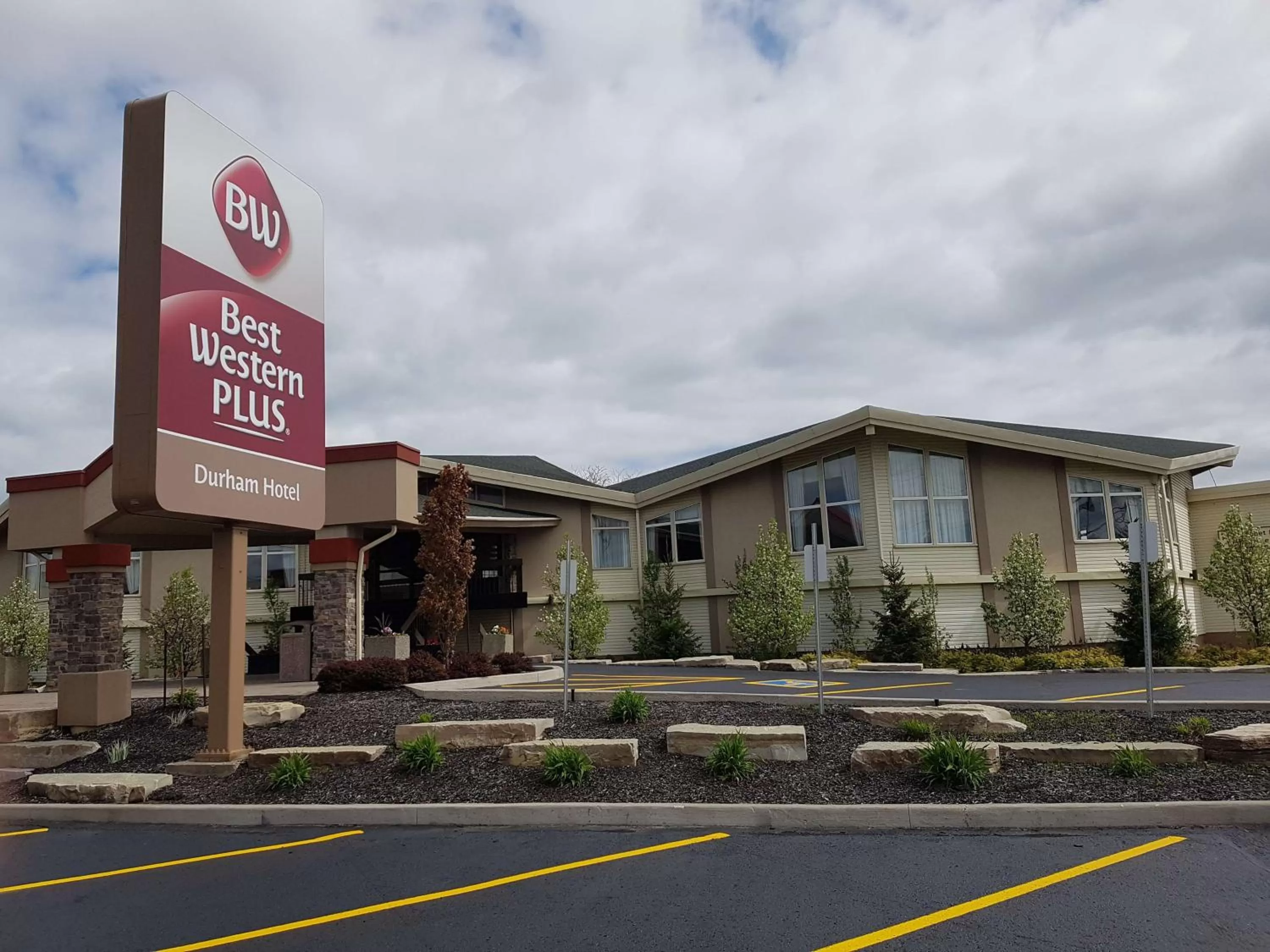 Property building in Best Western Plus Durham Hotel & Conference Centre