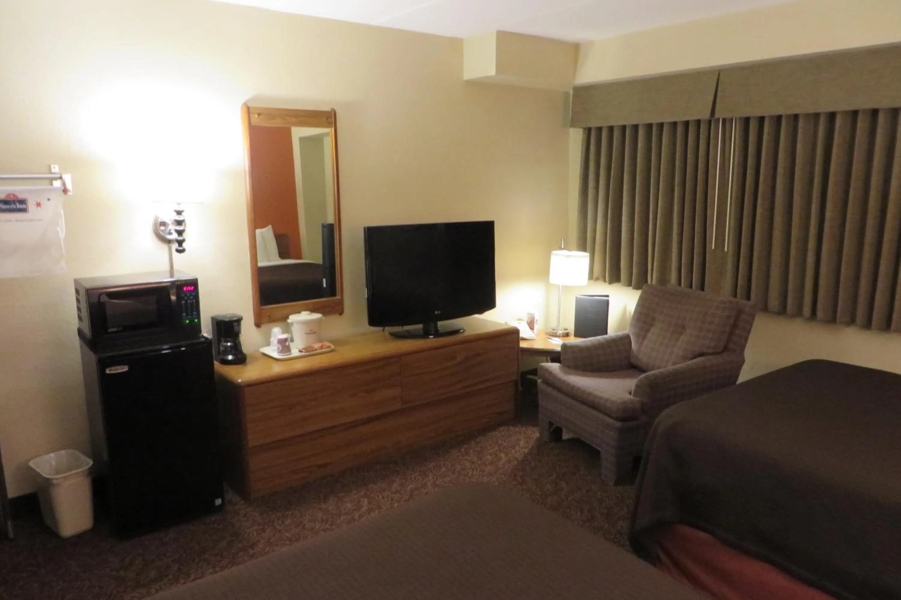 TV and multimedia, Bed in AmericInn by Wyndham Forest Lake