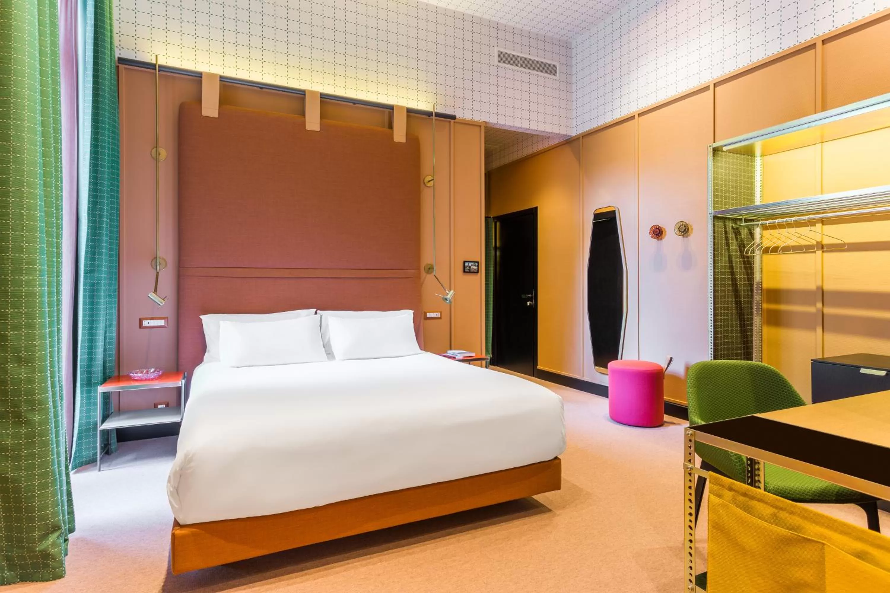 Photo of the whole room, Bed in Room Mate Collection Giulia, Milan