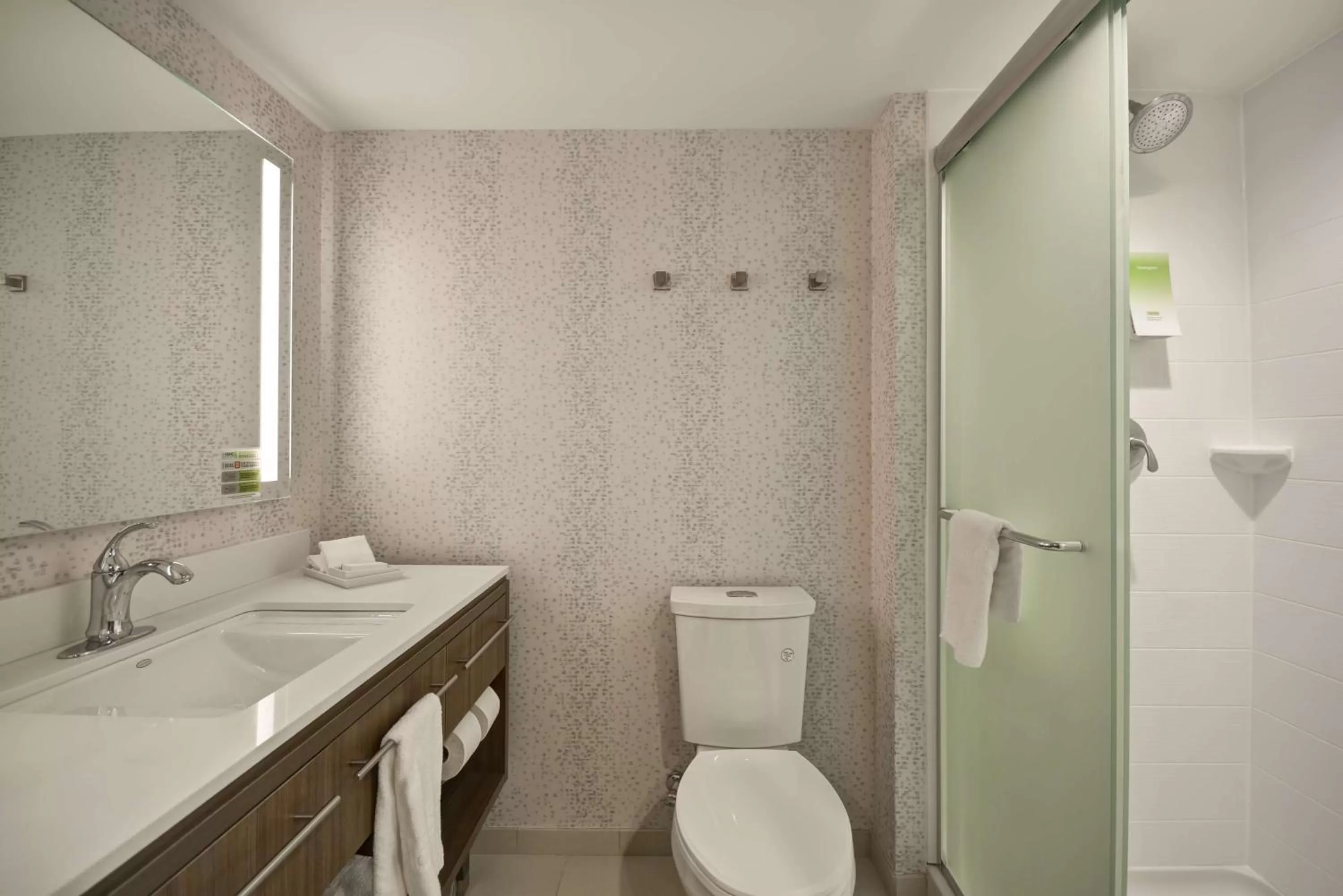 Bathroom in Home2 Suites by Hilton Kansas City KU Medical Center