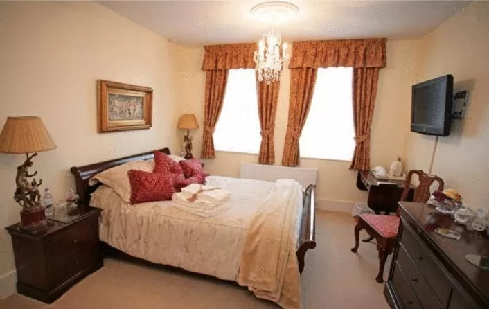 Deluxe King Room with Private Bathroom in Saltcote Place