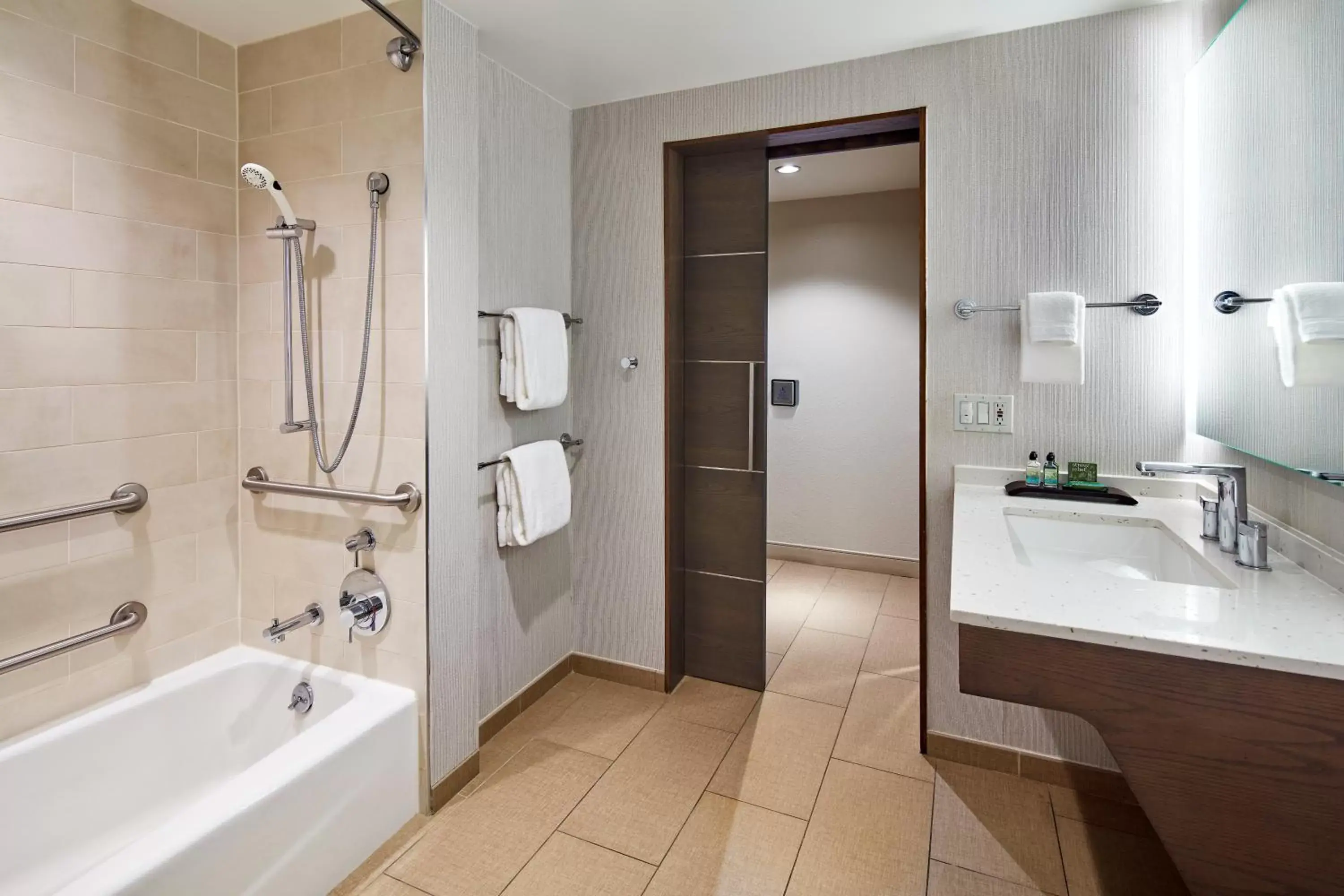 Accessible Queens Premium / Bath Tub with Holding Bar in The Anza-a Calabasas Hotel Accessible Queens Premium / Bath Tub with Holding Bar in The Anza-a Calabasas Hotel