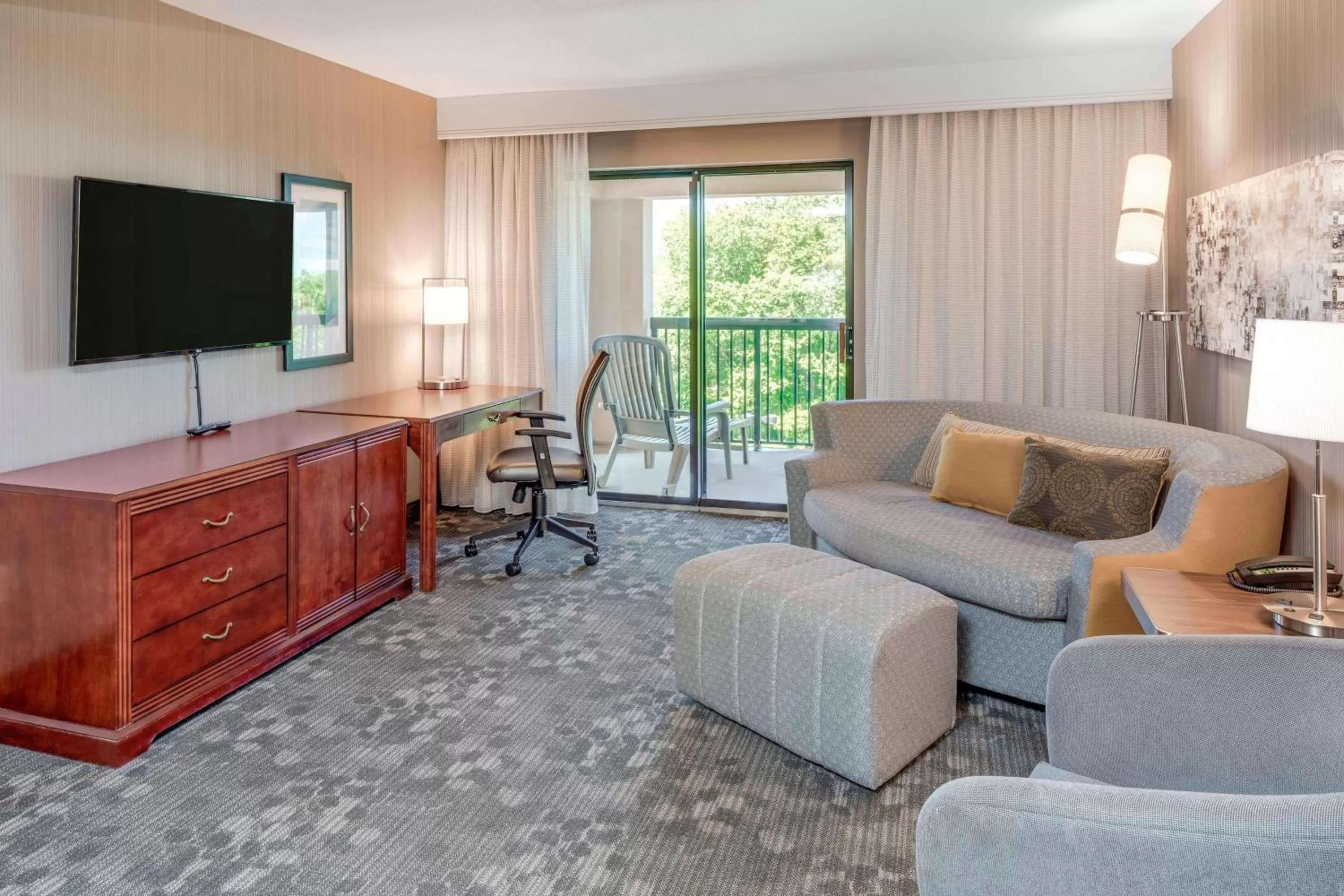 1 Bedroom 2 room Suite, 1 King, Sofa bed in Courtyard by Marriot Cranbury South Brunswick