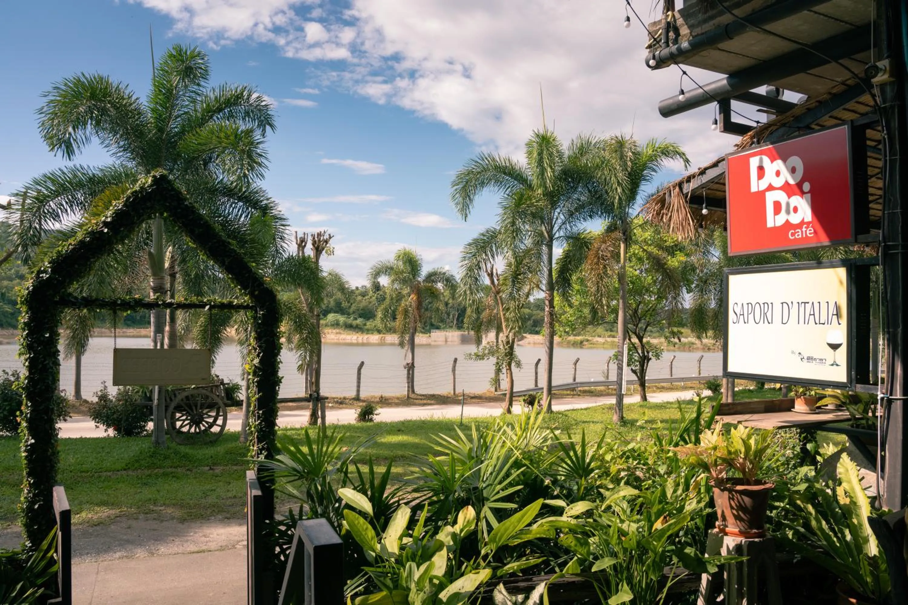 Restaurant/places to eat in Kireethara Boutique Resort