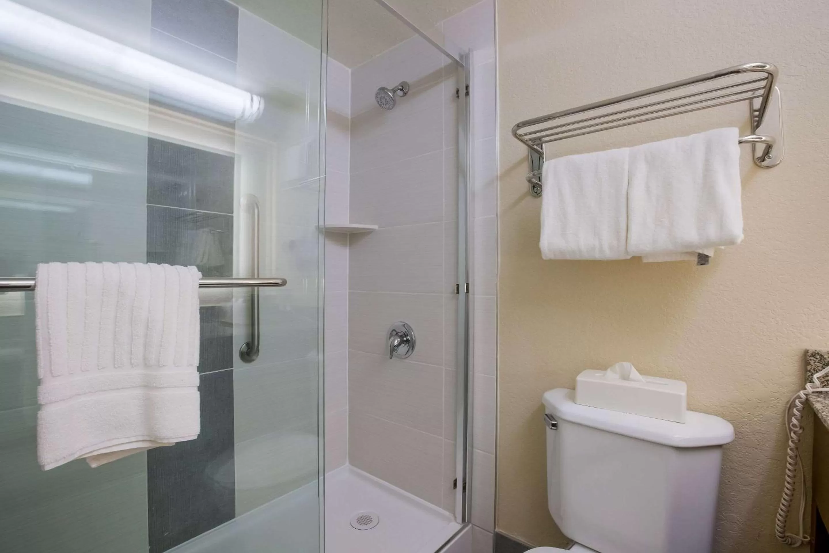 Bedroom in Quality Inn Near Princeton