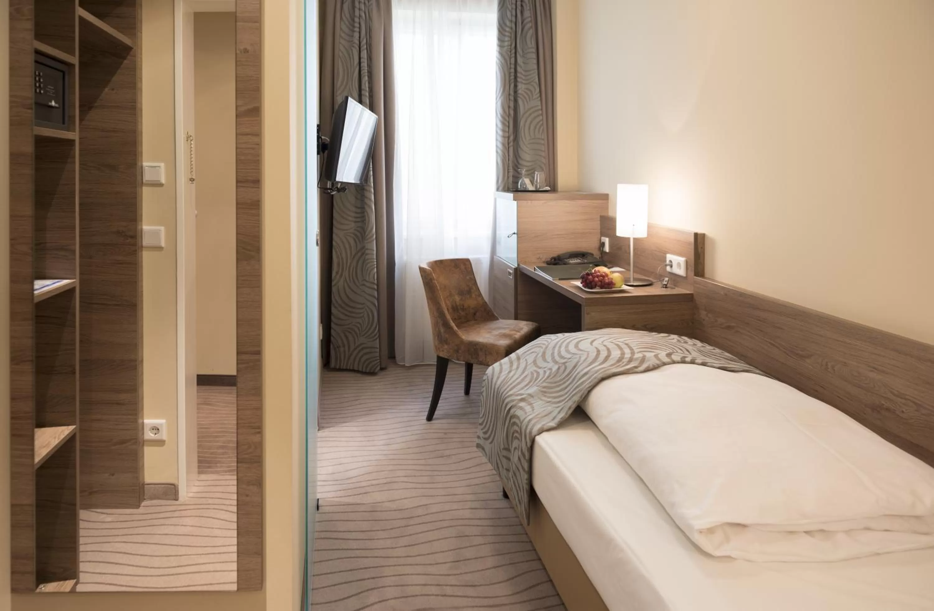 Single Room with Air Conditioning in Hotel Schlicker