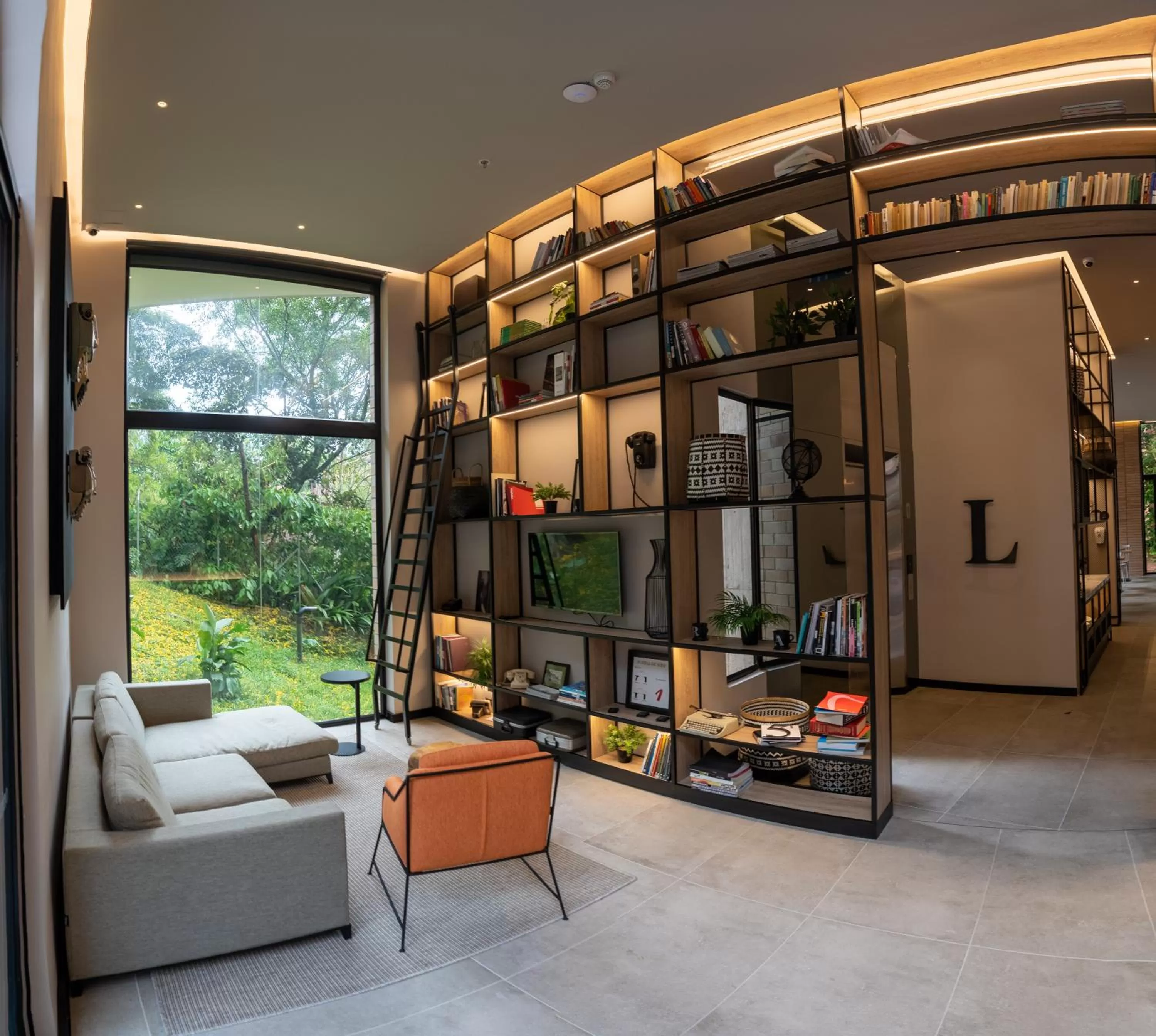 Library in Lettera Hotel