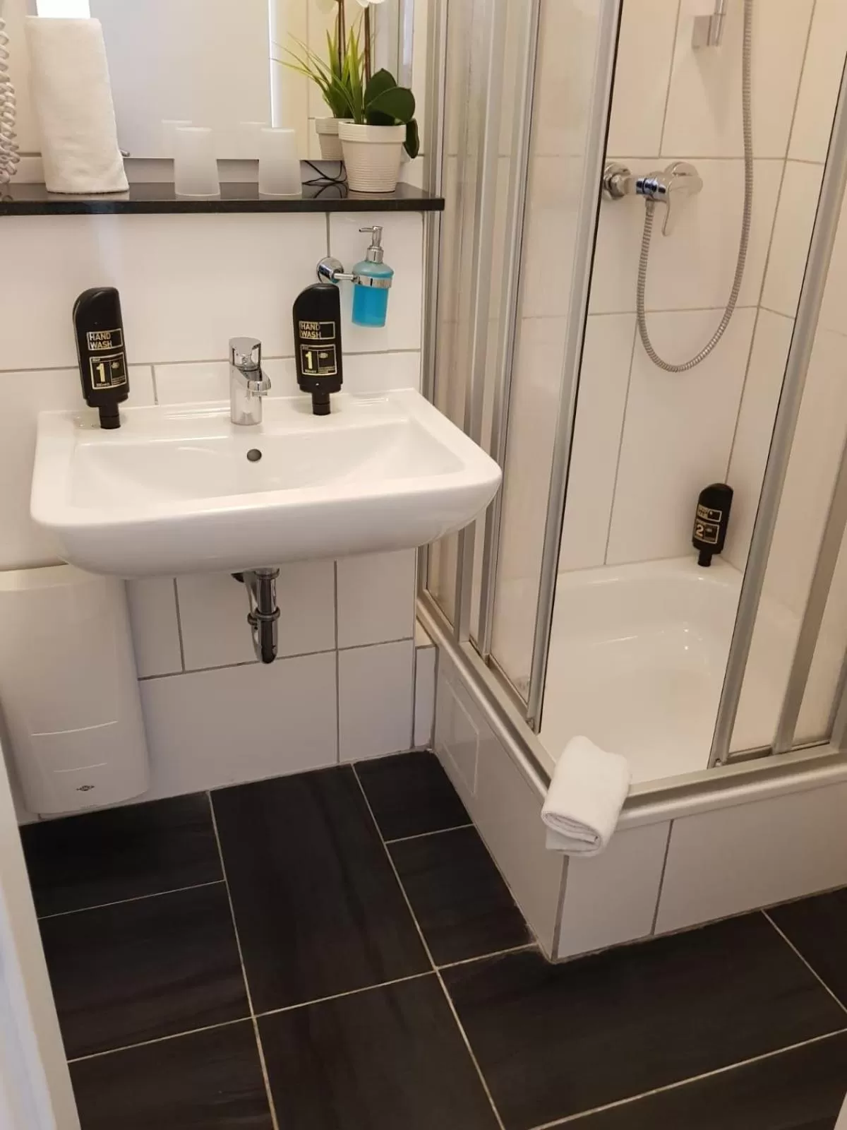 Shower in Hotel Drei Kronen