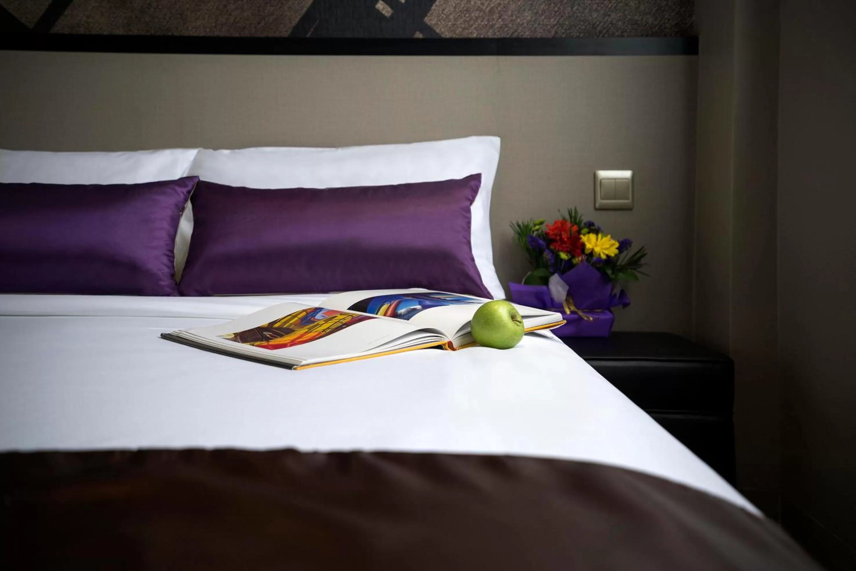 Photo of the whole room, Bed in Hotel 81 Premier Hollywood