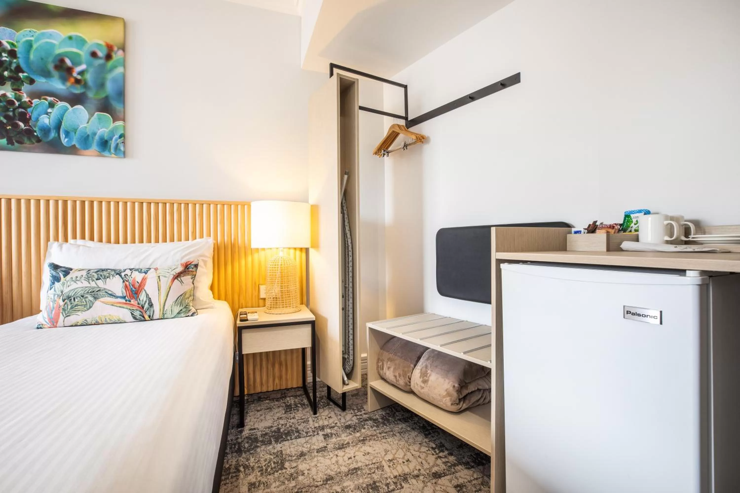 Coffee/tea facilities, Bed in Nightcap at Hotel Victor